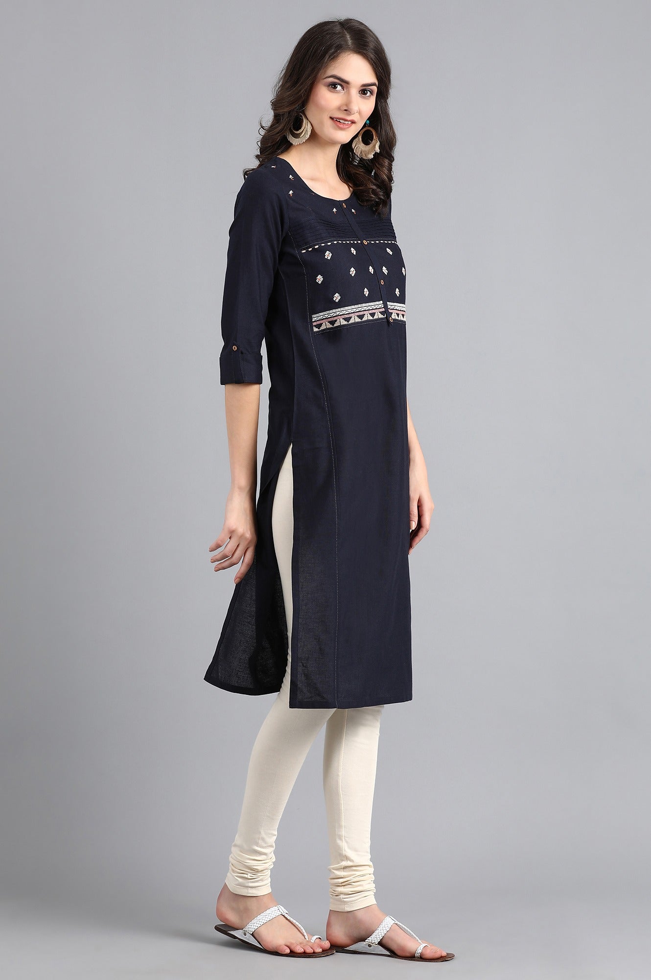 Blue Round Neck Embroidered kurta