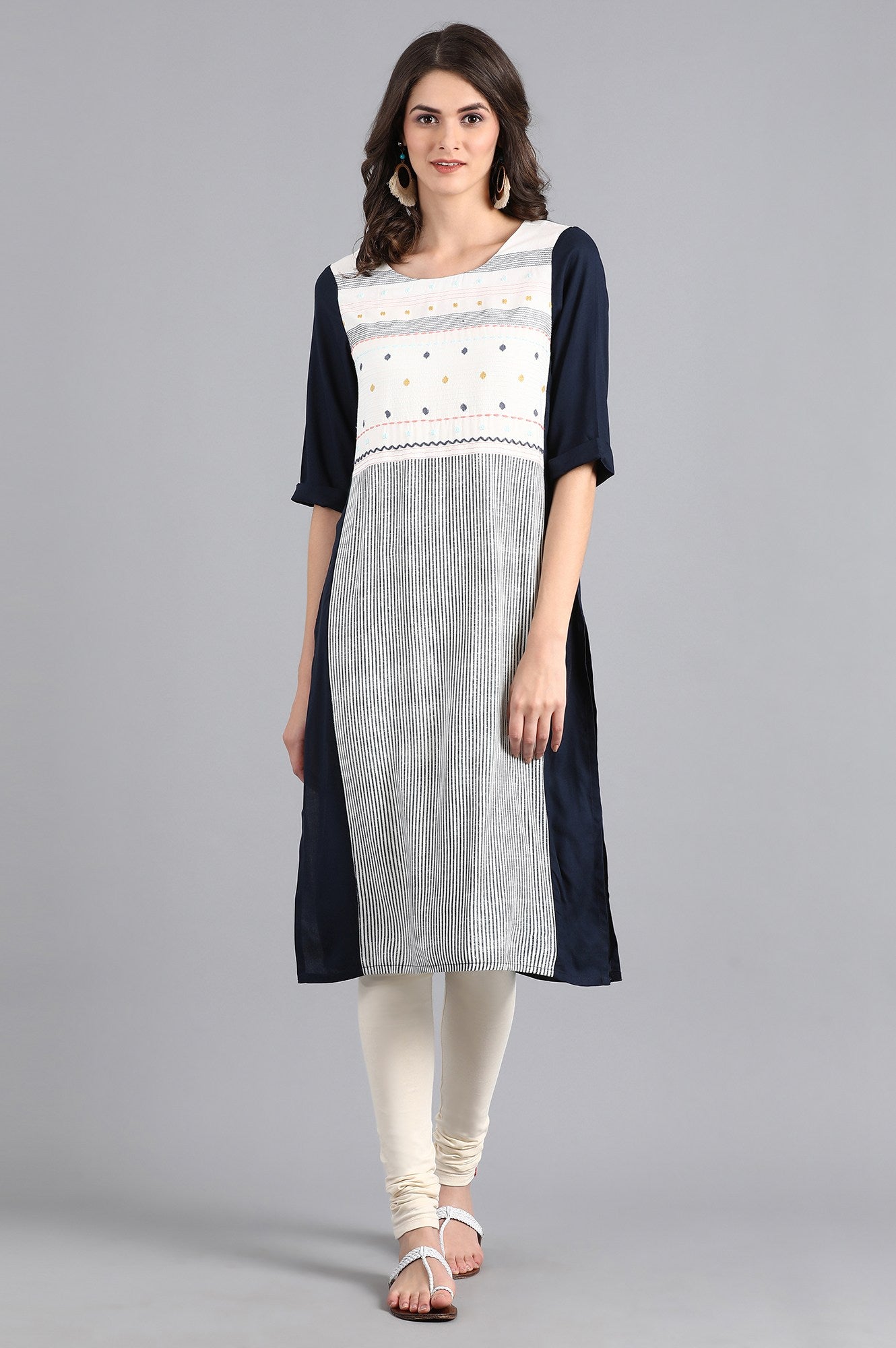 Blue Round Neck Embroidered kurta