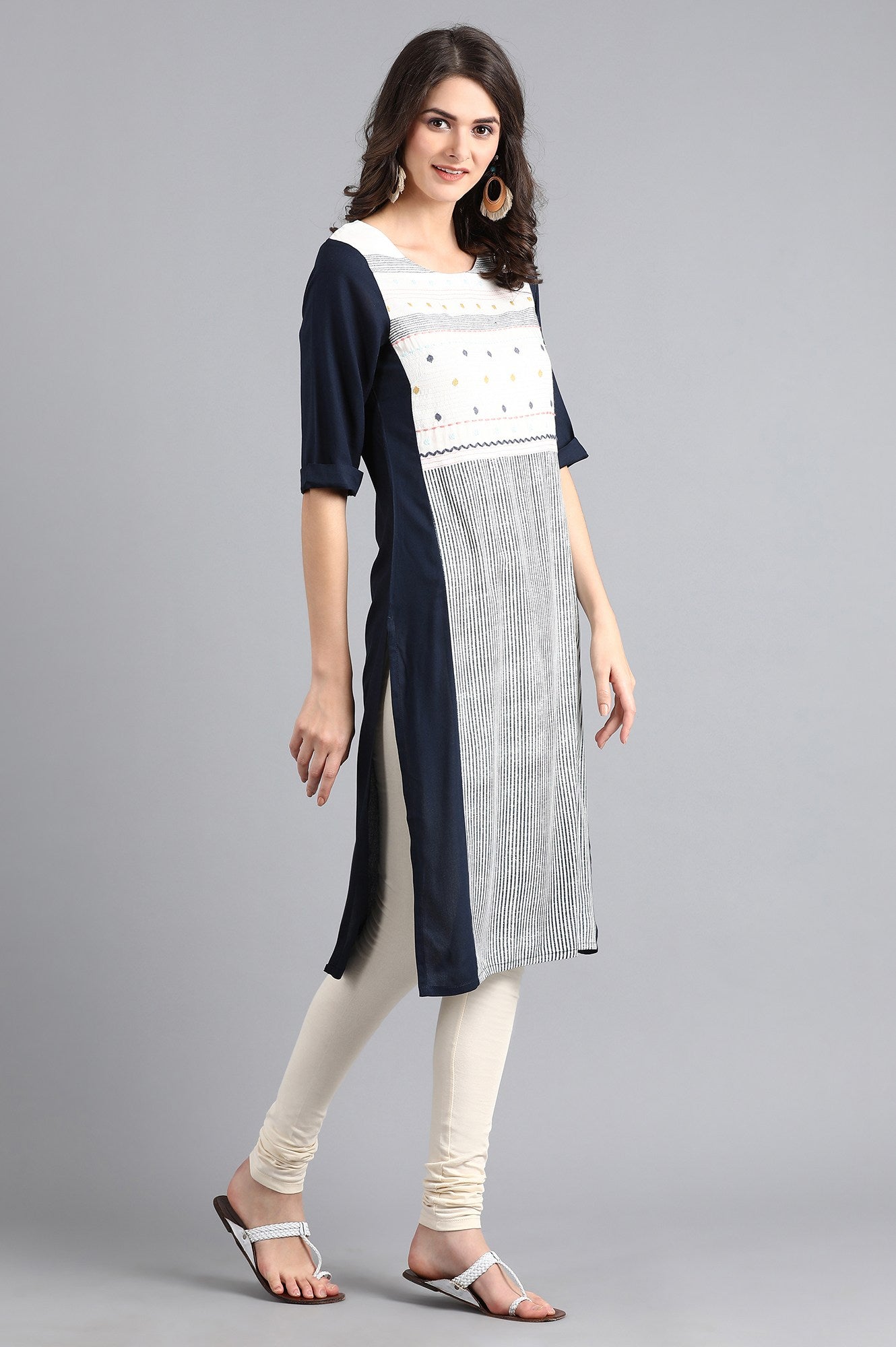 Blue Round Neck Embroidered kurta
