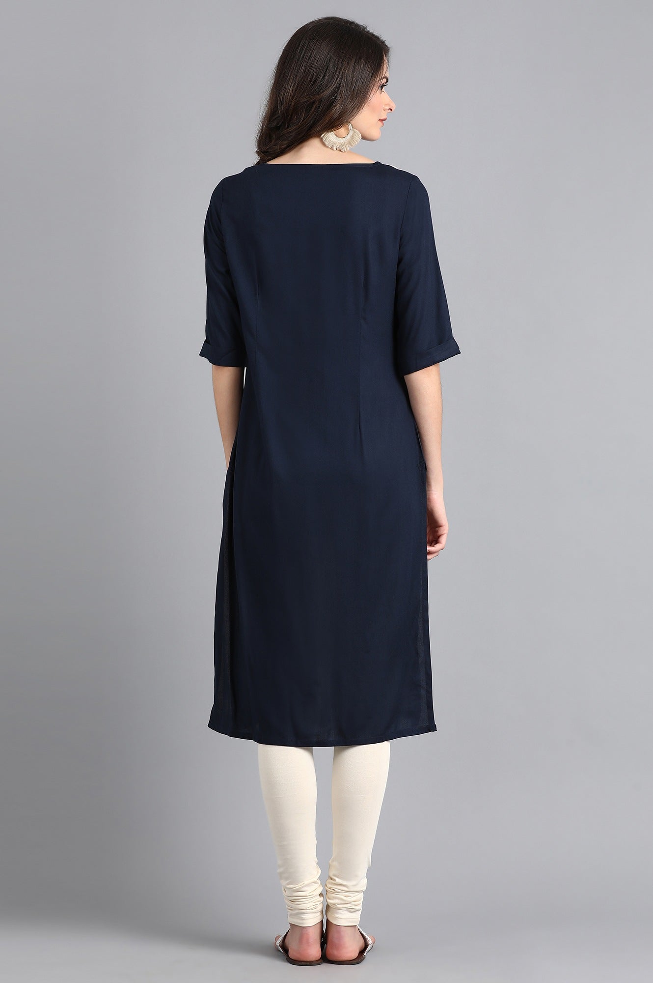 Blue Round Neck Embroidered kurta