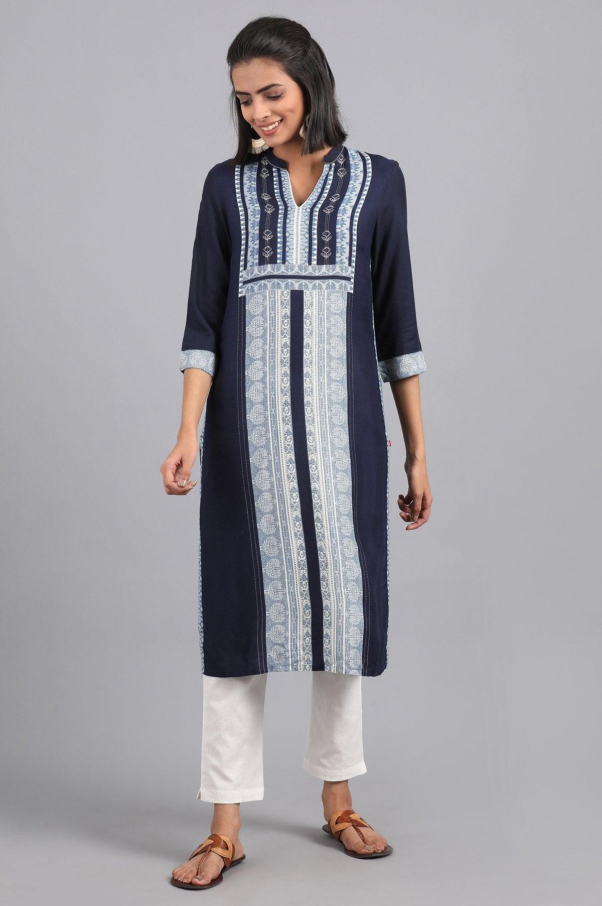 Blue Fusion Booti Geometric Print kurta in Mandarin Neck with Embroidery - XS