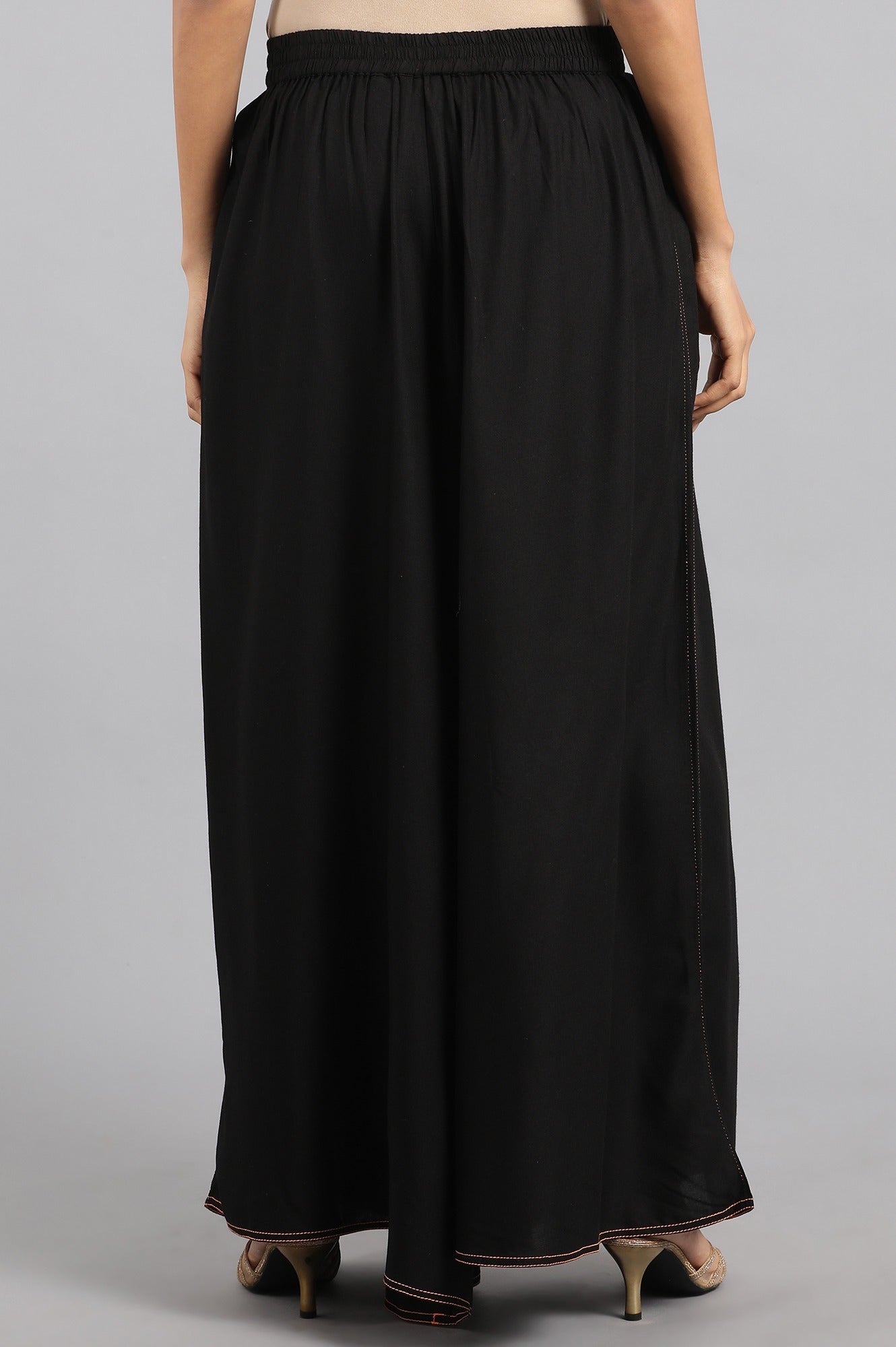 Black Solid Pleated Pants