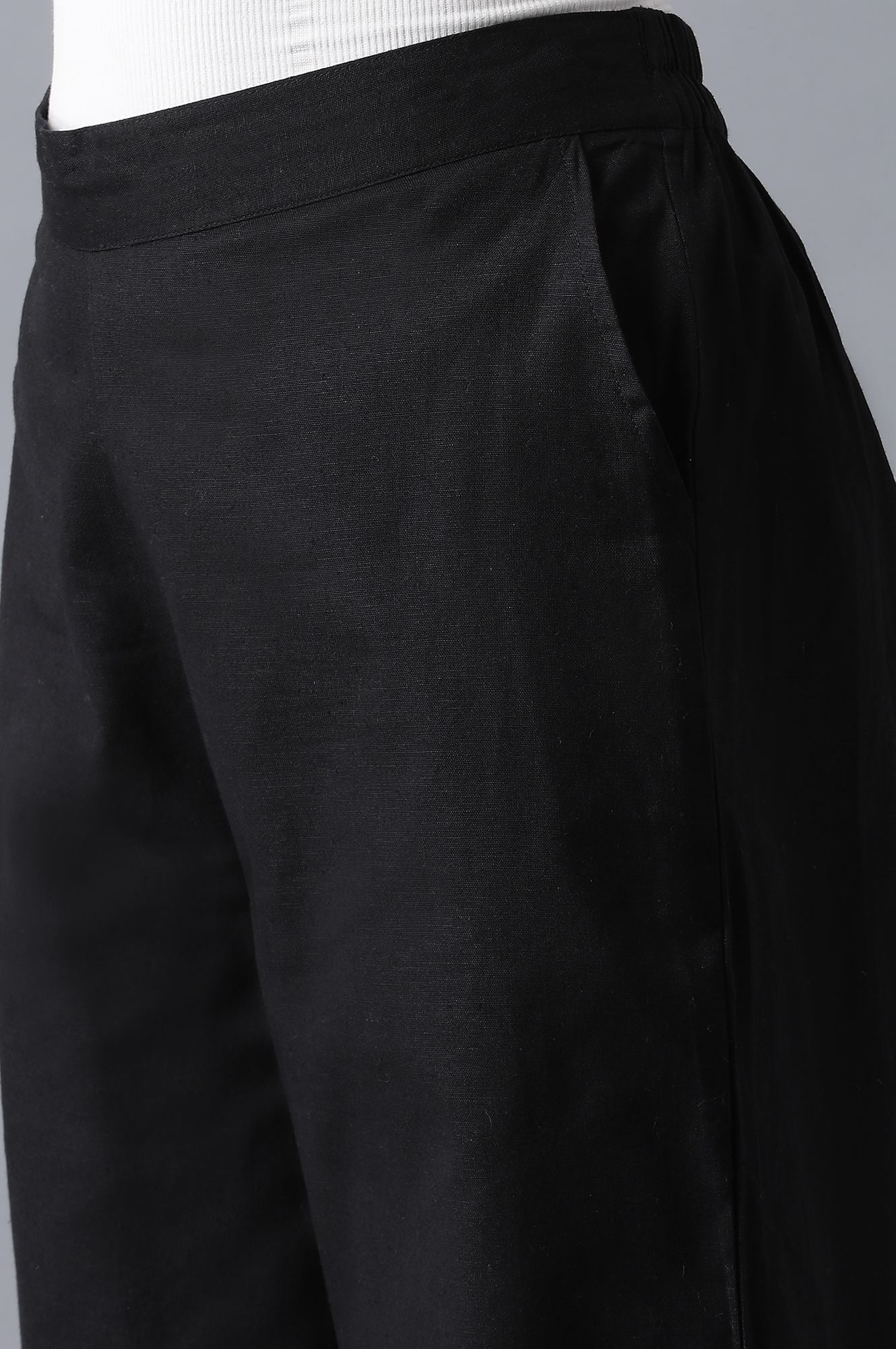 Black Solid Straight Fit Cotton Culottes With Side Pockets
