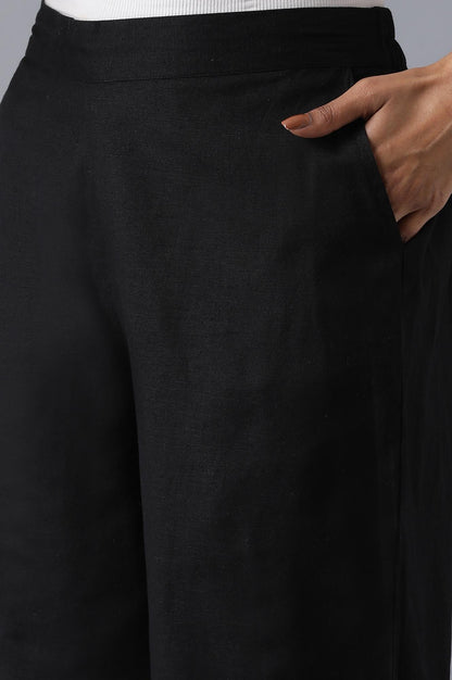 Black Solid Straight Fit Cotton Culottes With Side Pockets