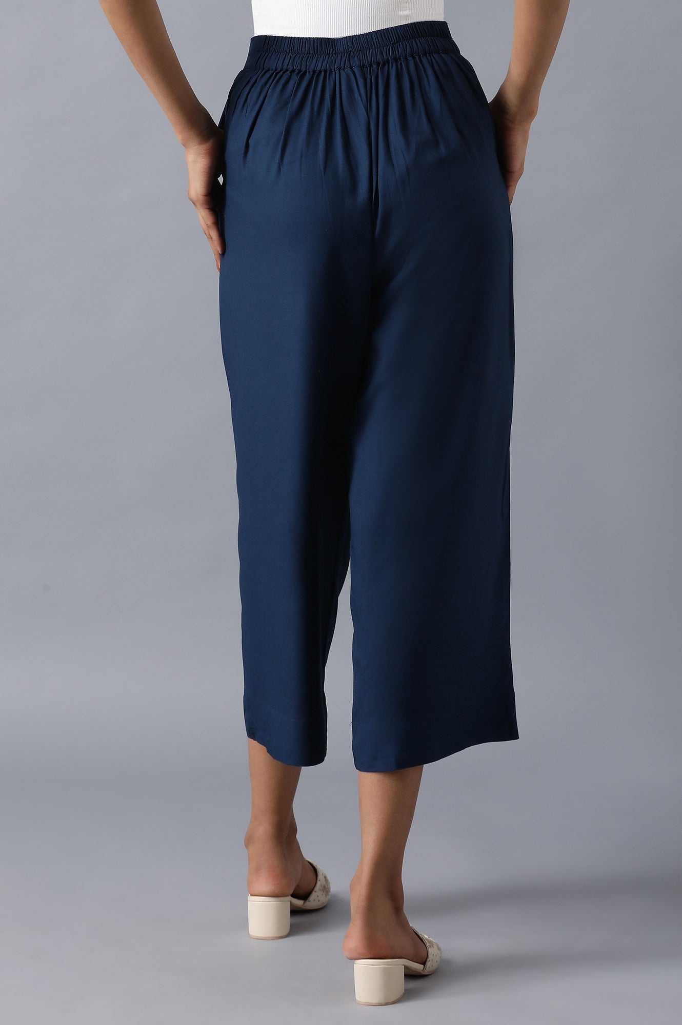 Navy Blue Solid Straight-fit Culottes with Pleated Pockets
