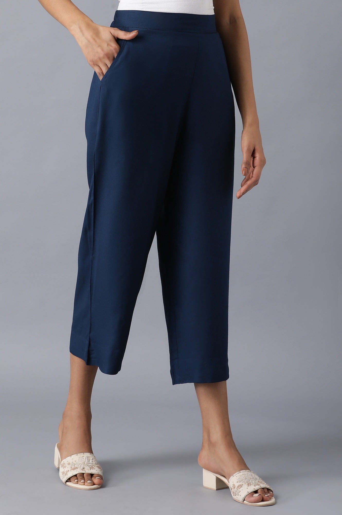 Navy Blue Solid Straight-fit Culottes with Pleated Pockets