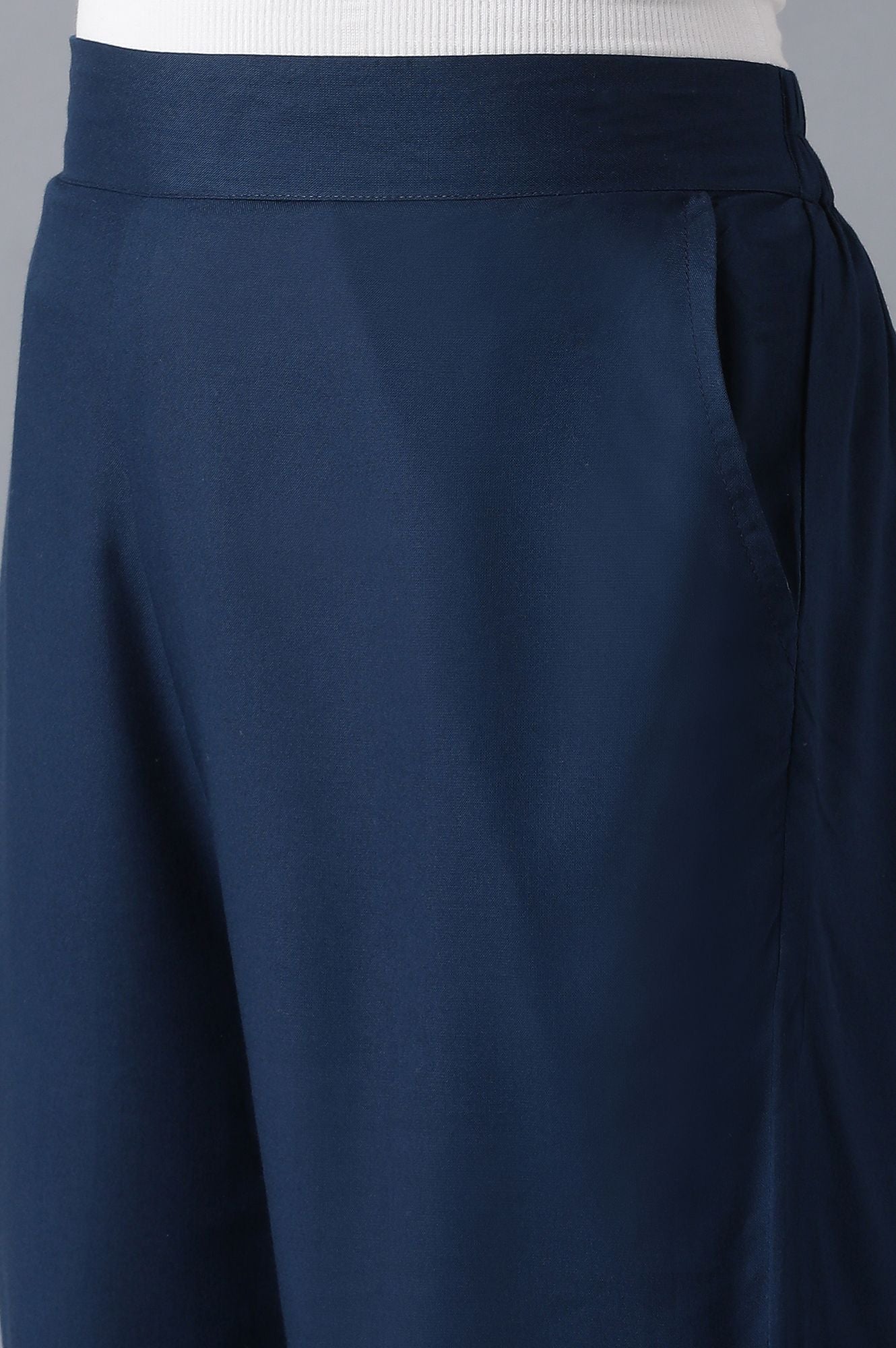 Navy Blue Solid Straight-fit Culottes with Pleated Pockets