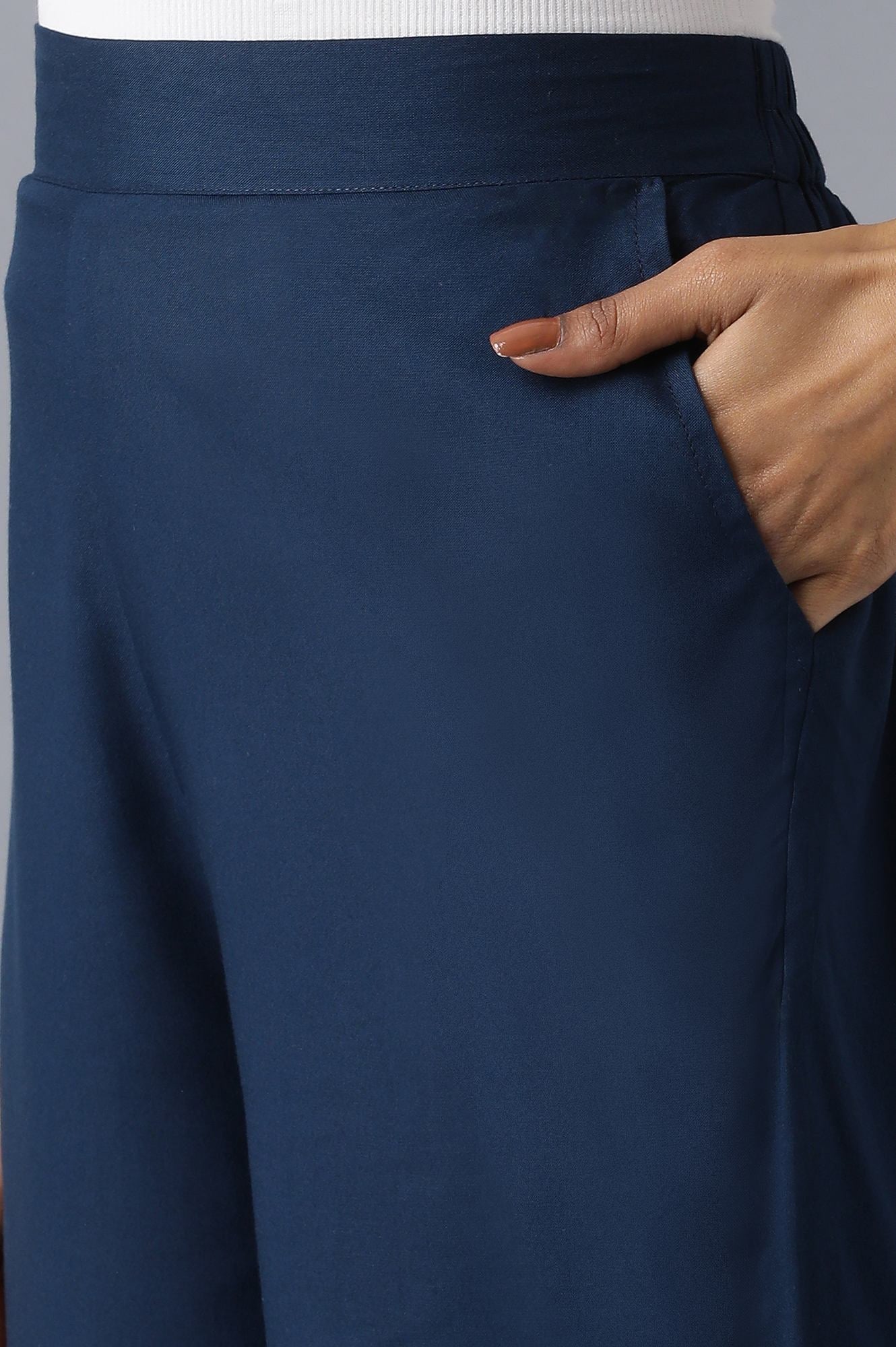 Navy Blue Solid Straight-fit Culottes with Pleated Pockets