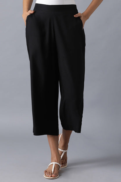 Black Solid Straight Fit Culottes With Pleated Pockets