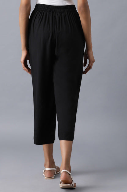 Black Solid Straight Fit Culottes With Pleated Pockets