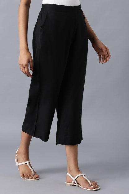 Black Solid Straight Fit Culottes With Pleated Pockets