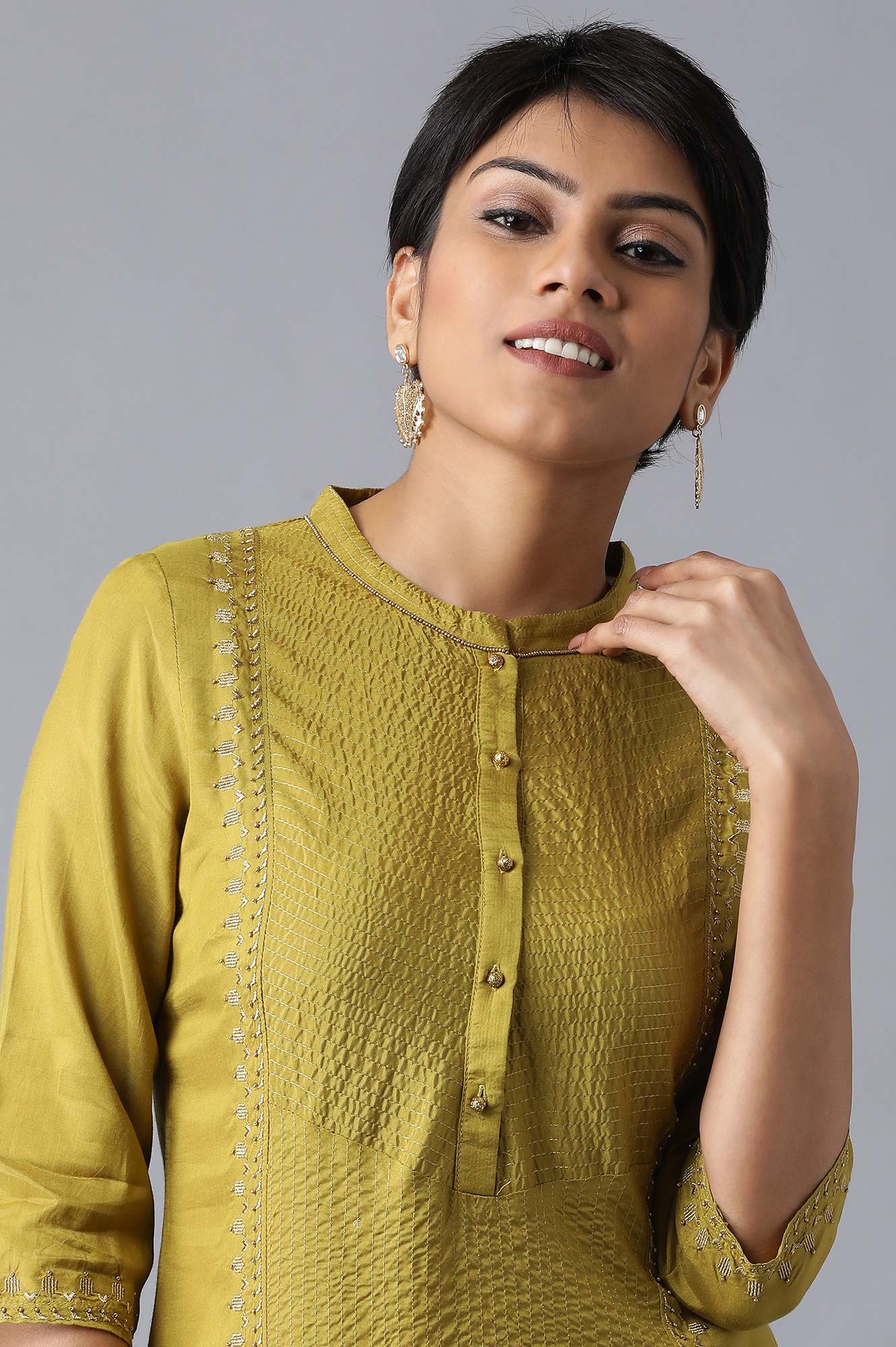 Green Mandarin Neck Embroidered kurta