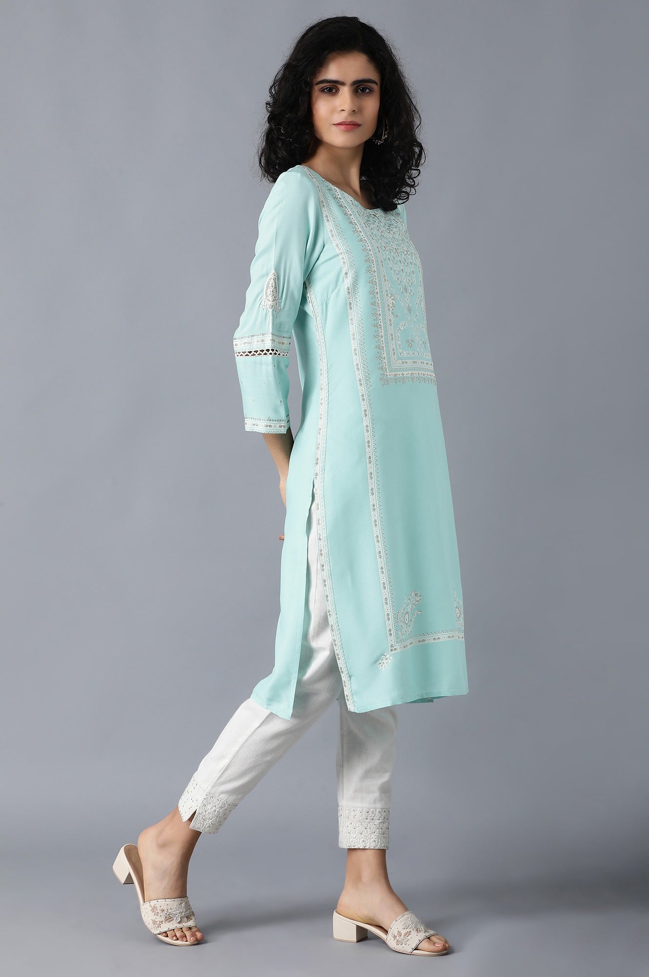 Blue Round Neck Glitter Printed Livaeco kurta
