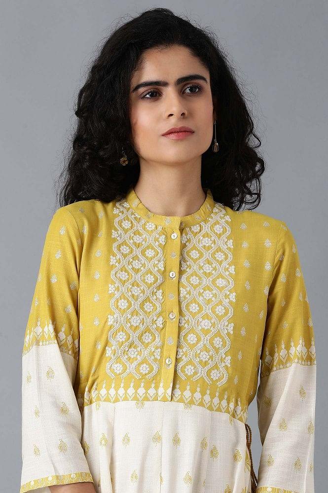 Green Mandarin neck Embroidered kurta - wforwoman