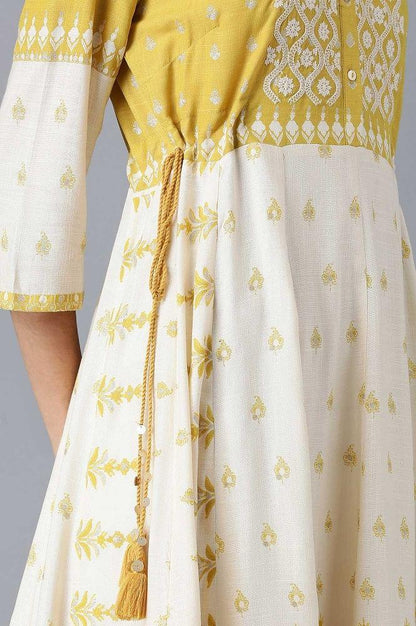 Green Mandarin neck Embroidered kurta - wforwoman