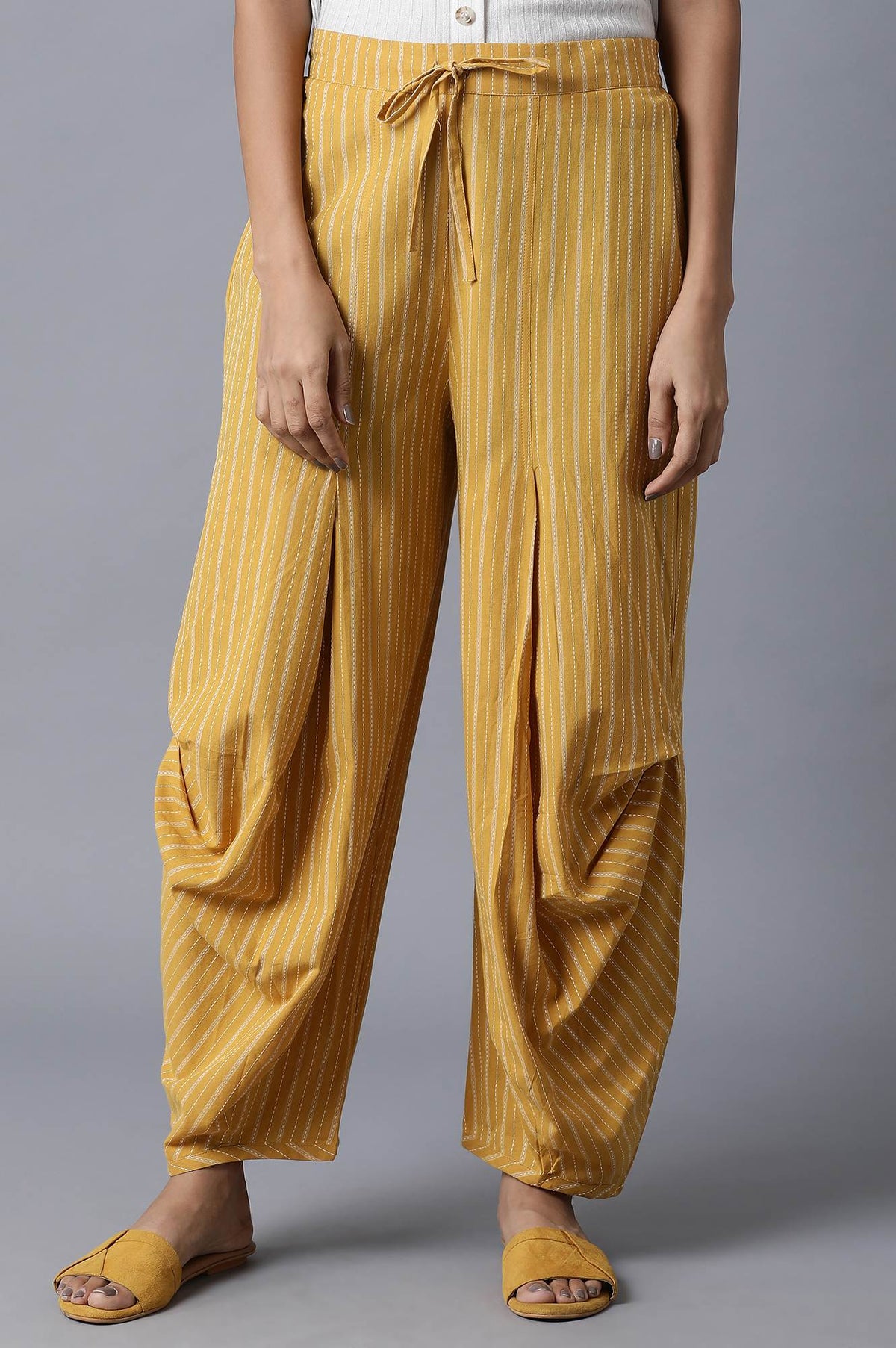 Yellow Tucked Carrot Pants - S