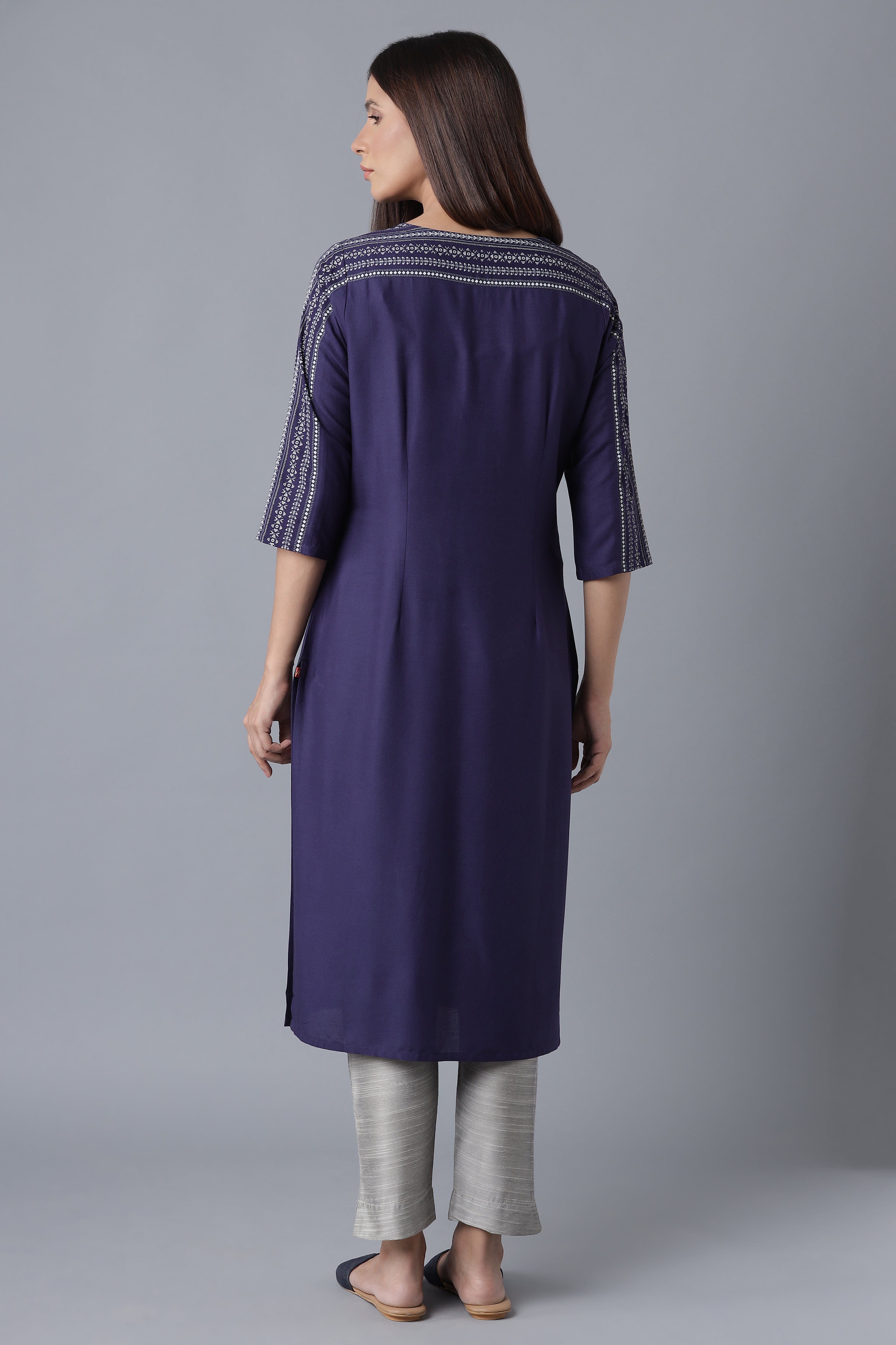 Blue Embroidered Straight kurta