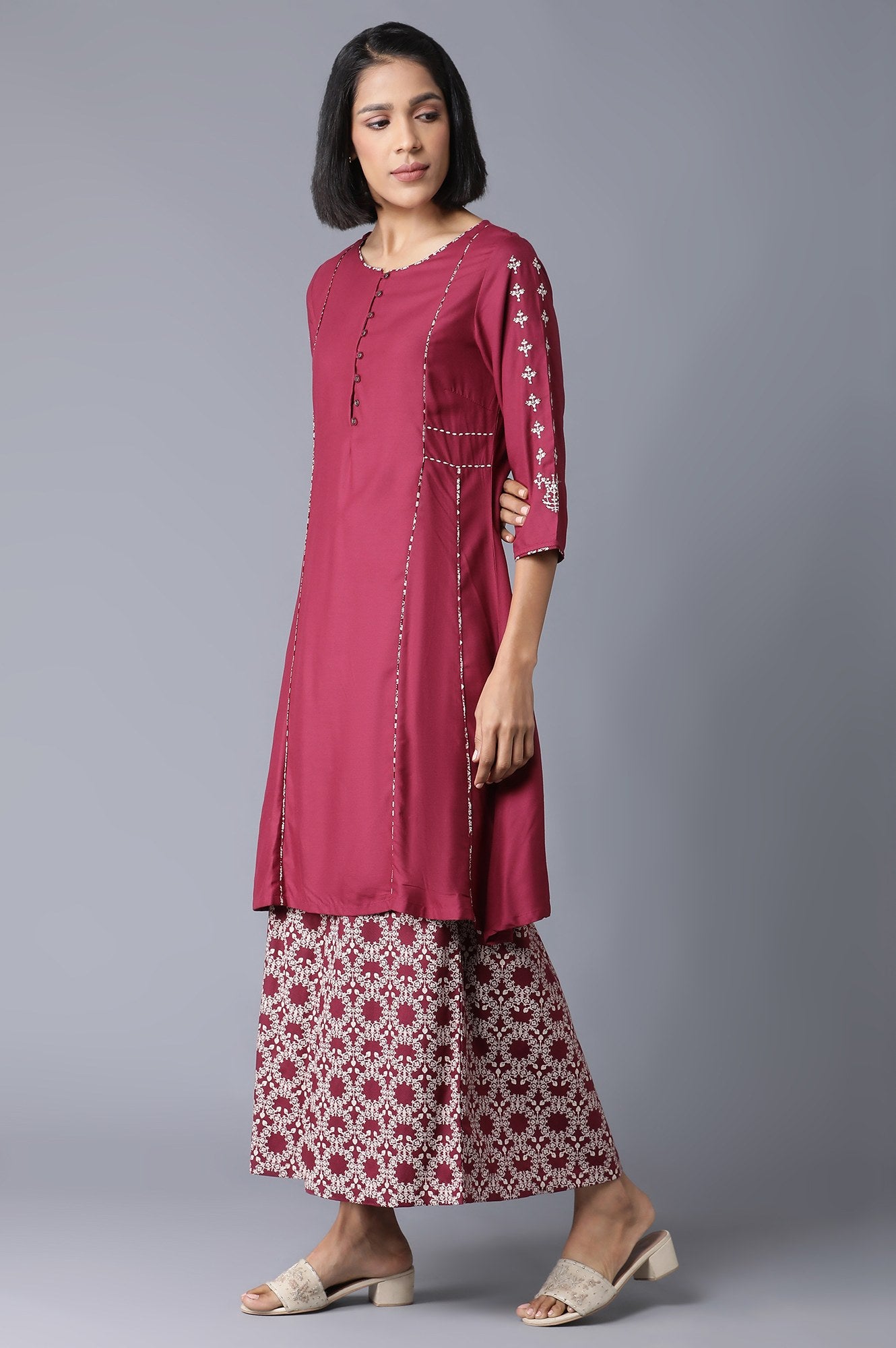 Maroon Round Neck kurta-Printed Flared Pants Set