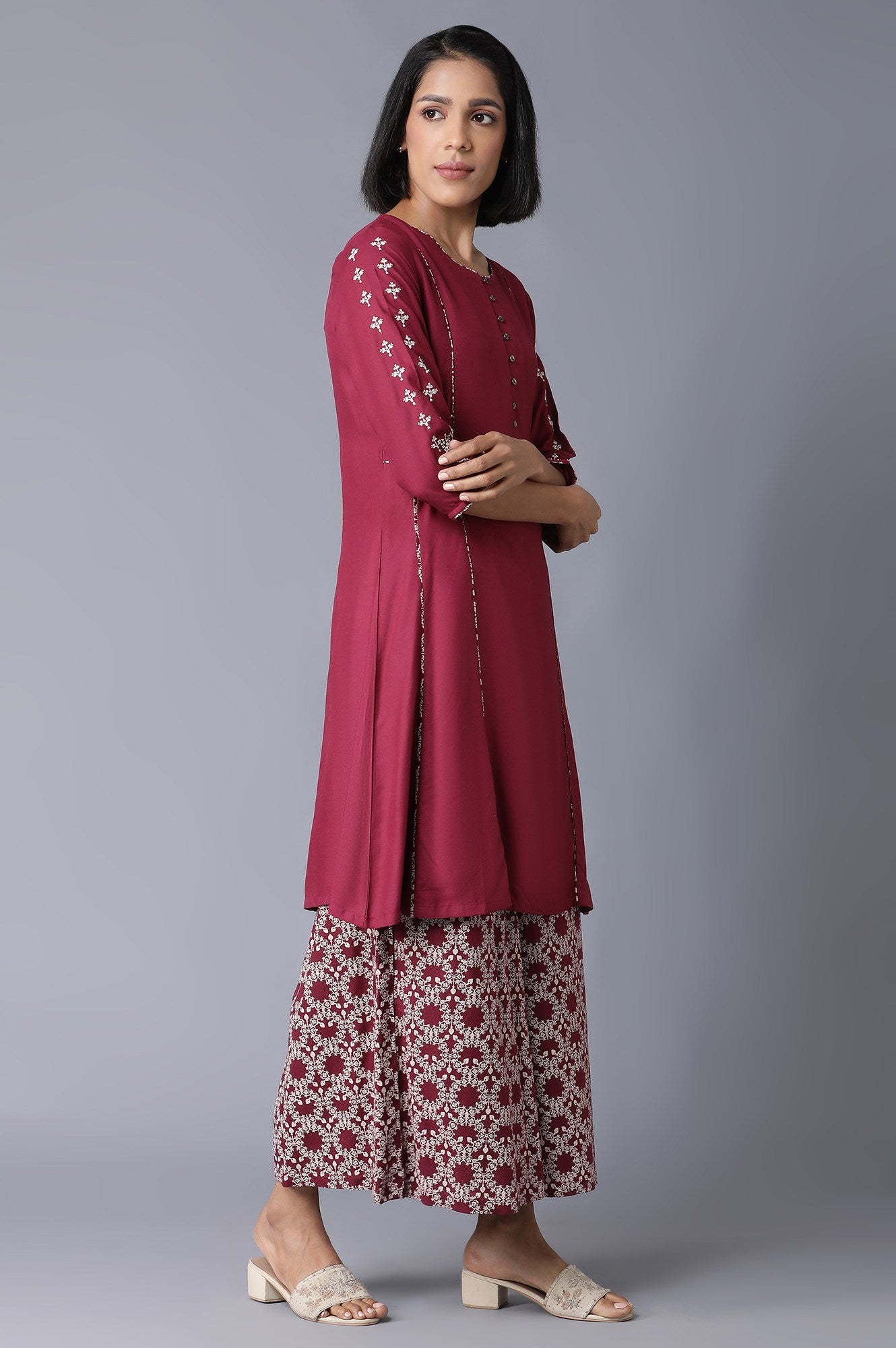 Maroon Round Neck kurta-Printed Flared Pants Set