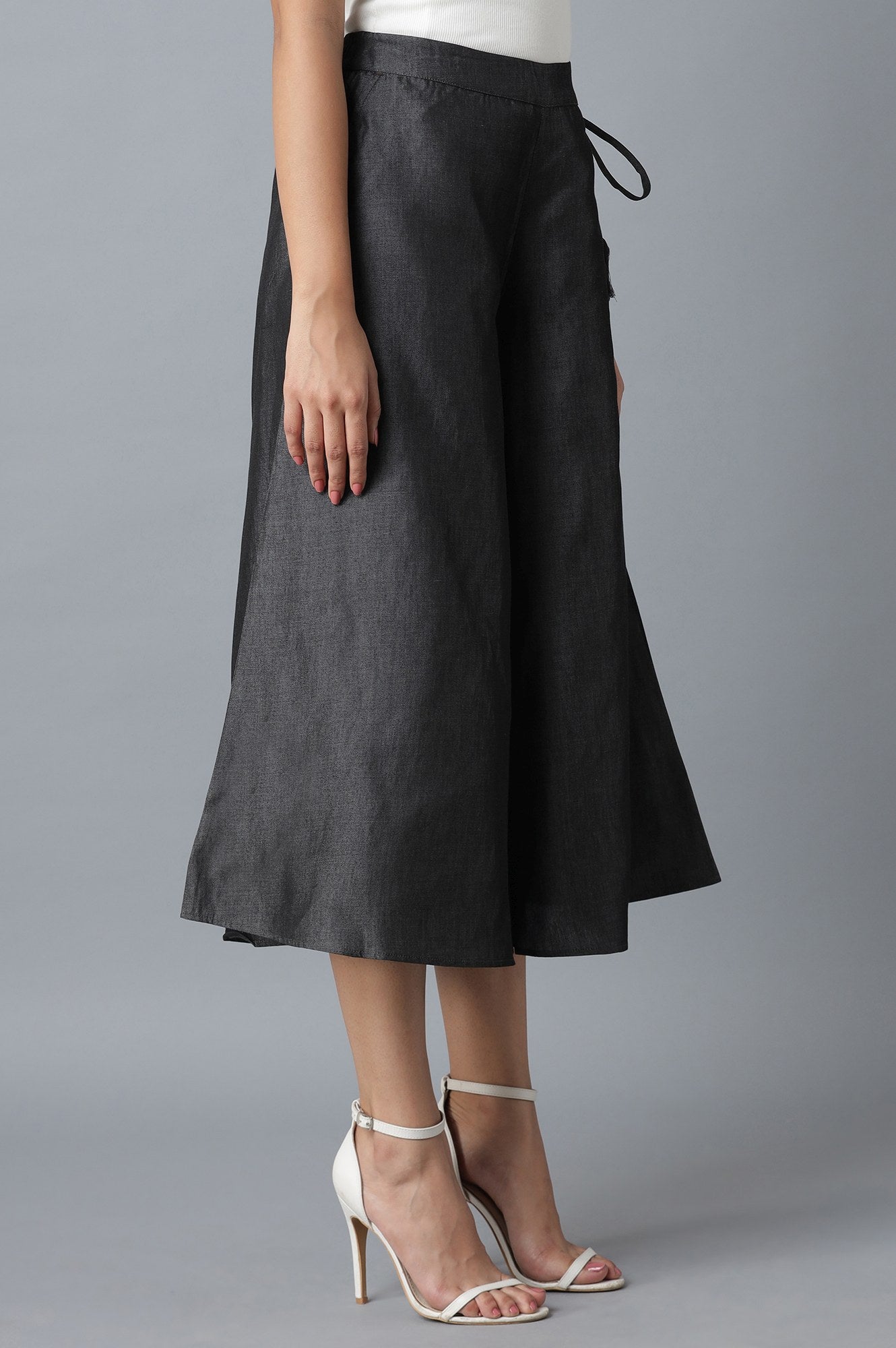 Black Solid Flared Cotton Culottes With Drawstring