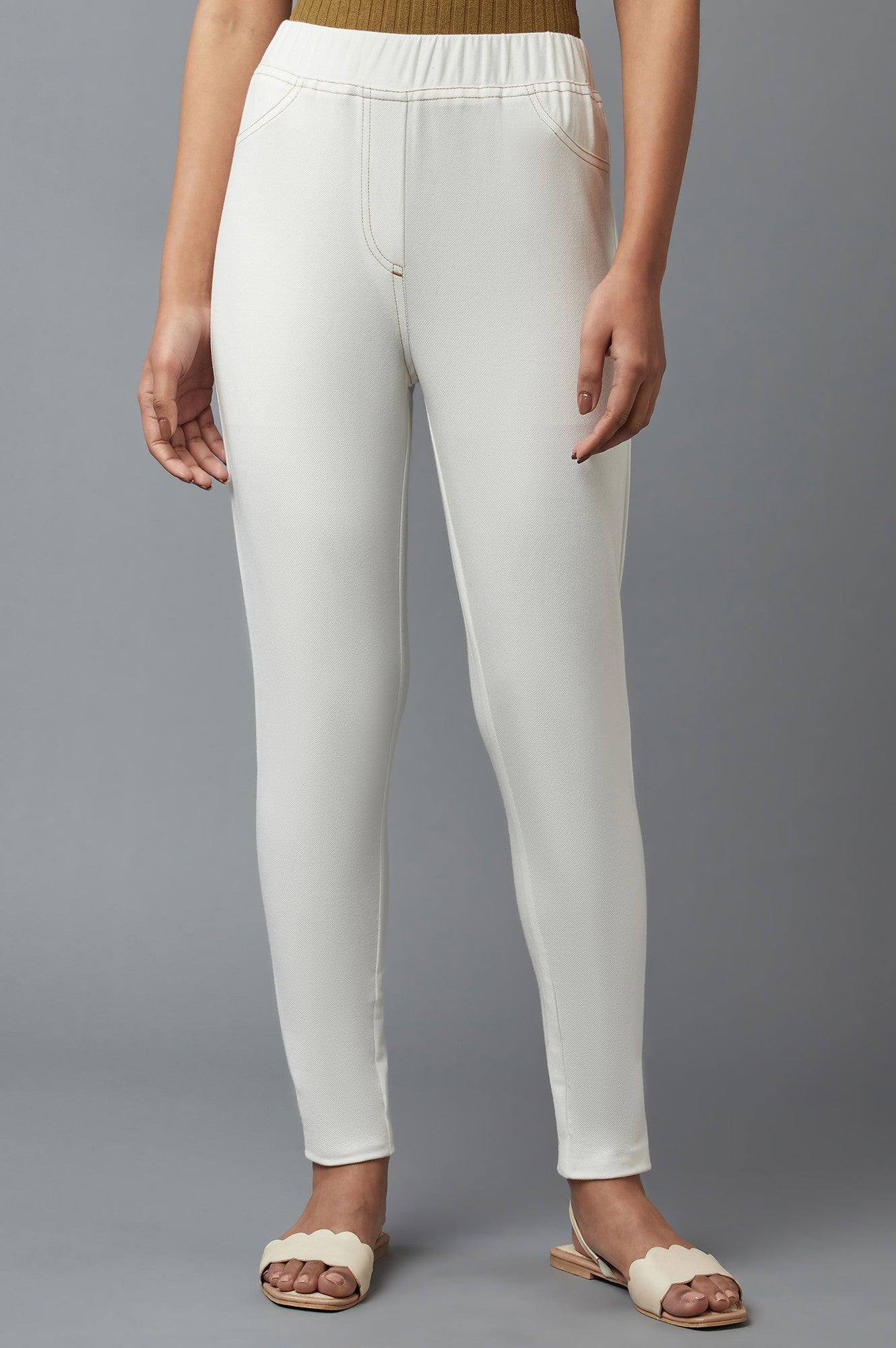 White Solid Skinny Fit Cotton Jeggings With Elasticated Waist