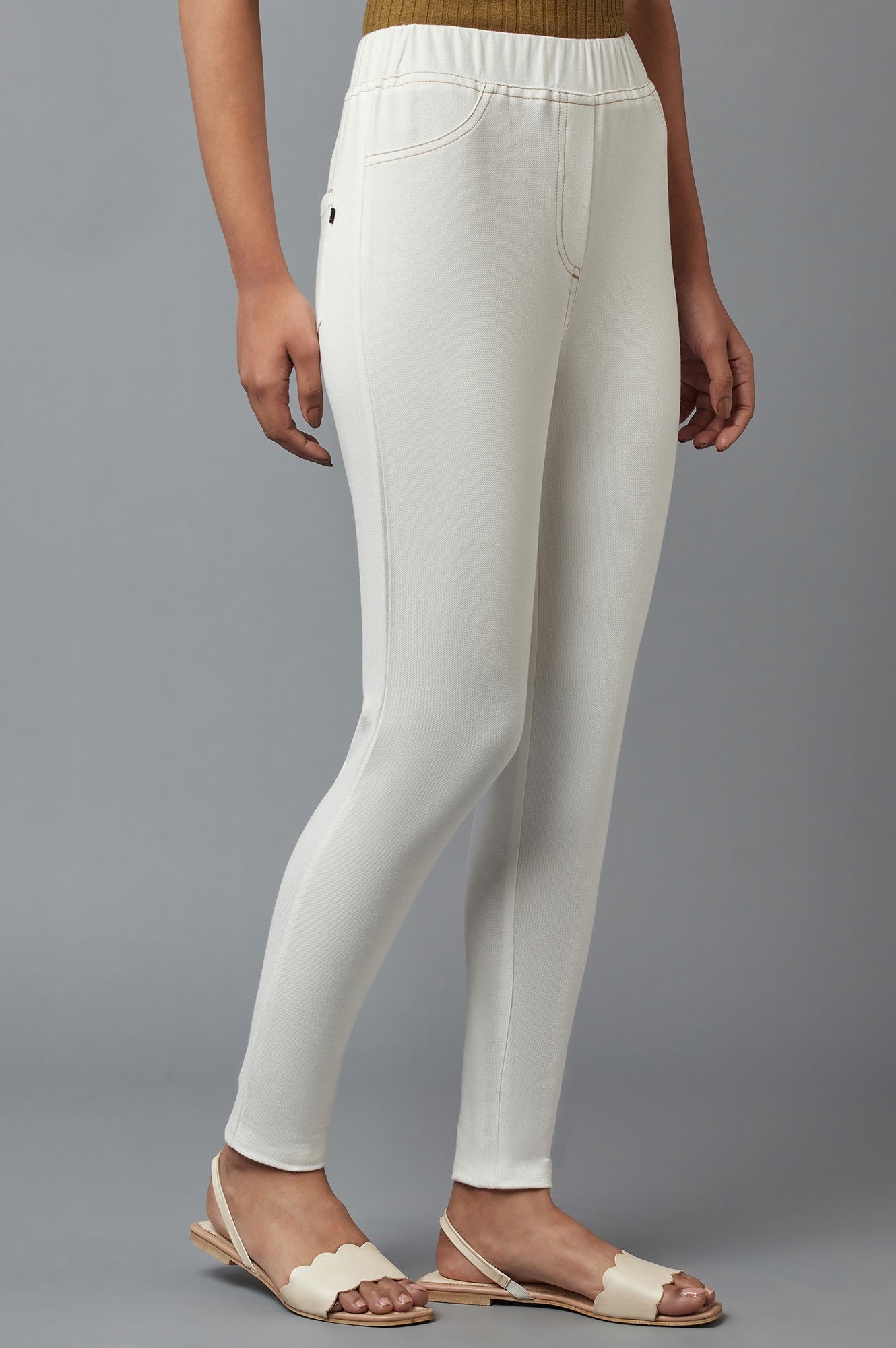 White Solid Skinny Fit Cotton Jeggings With Elasticated Waist
