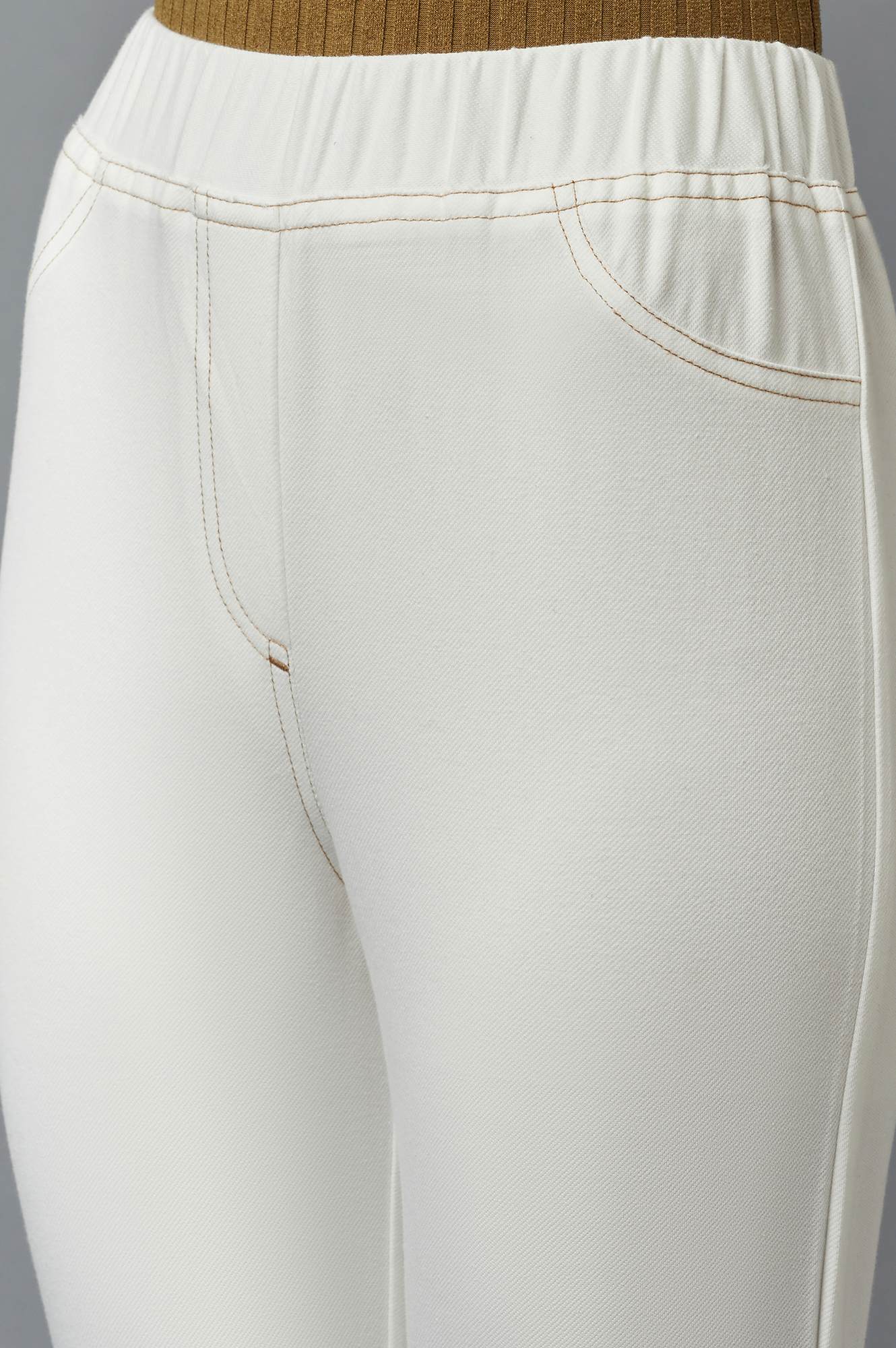White Solid Skinny Fit Cotton Jeggings With Elasticated Waist