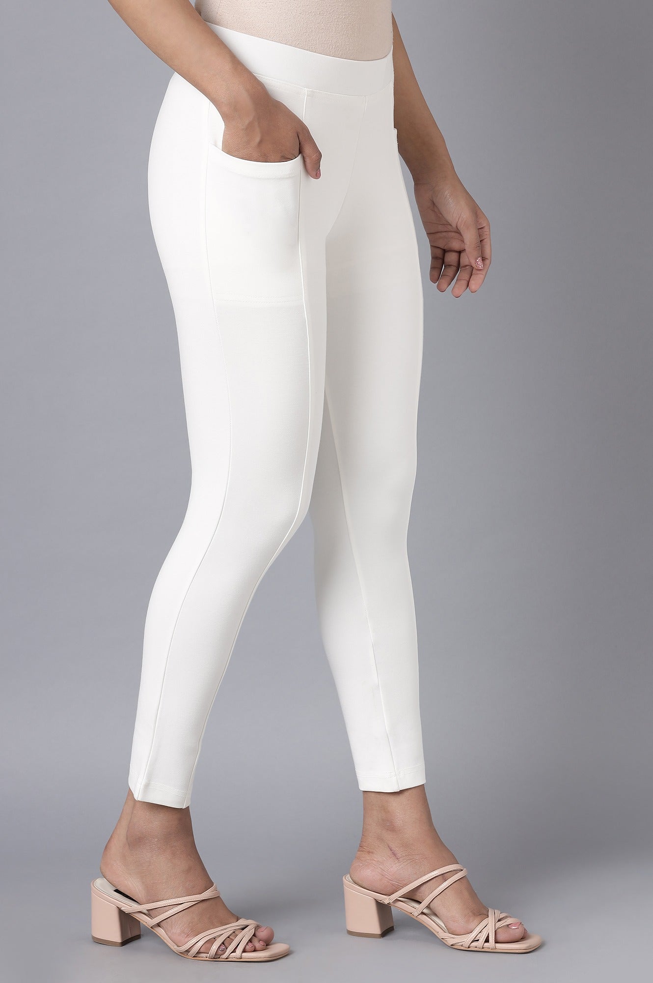White Solid Straight Fit Pants With Elasticated Waist