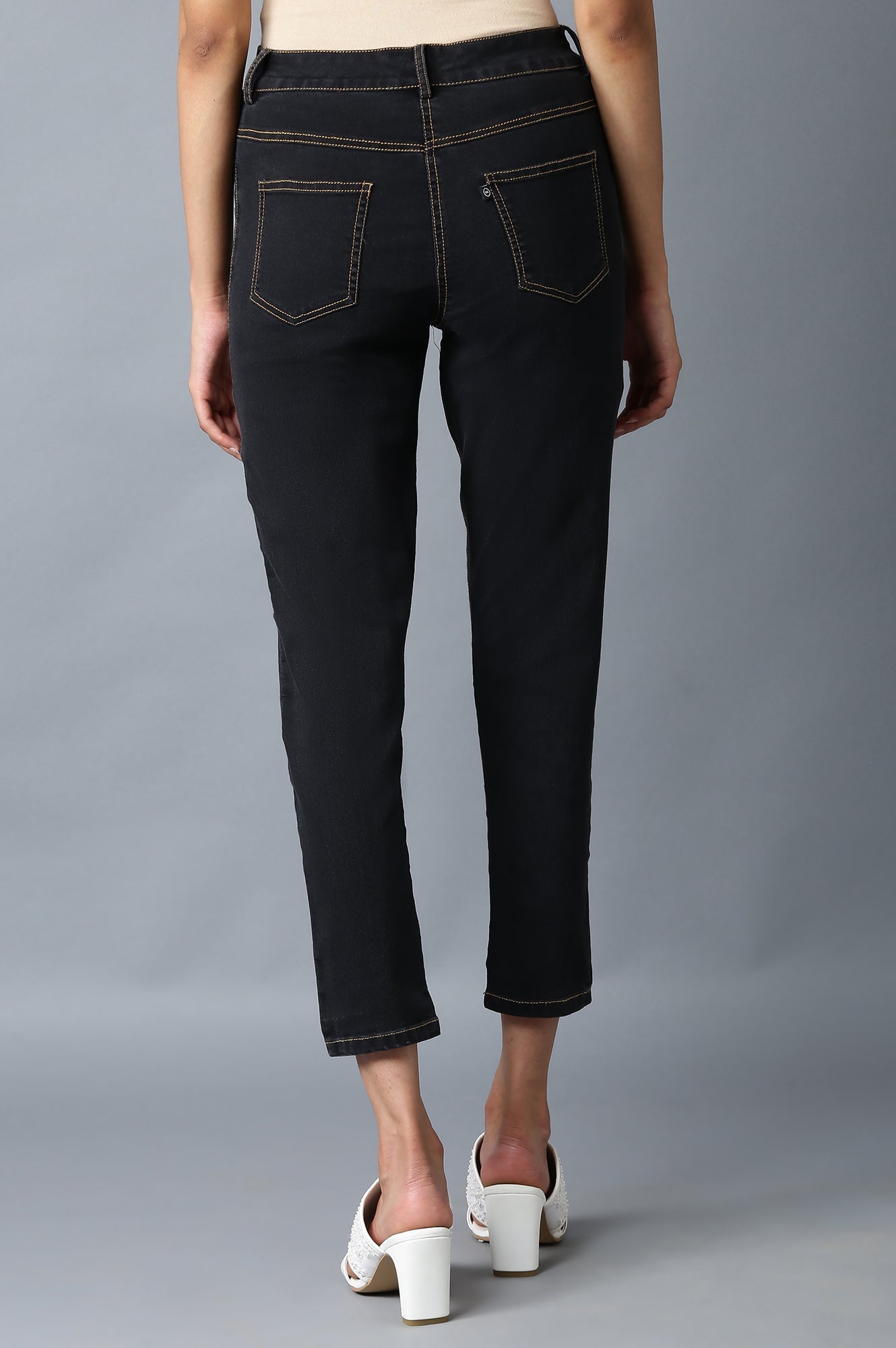 Grey Solid Slim Fit Denim Pants With Front Zip Closure