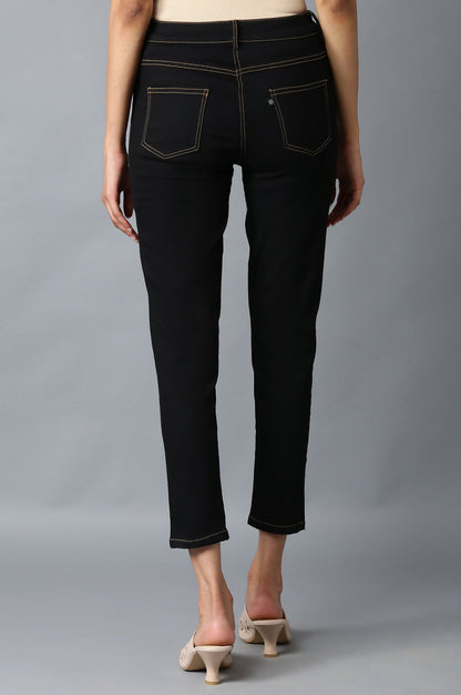 Black Solid Slim Fit Denim Pants With Front Zip