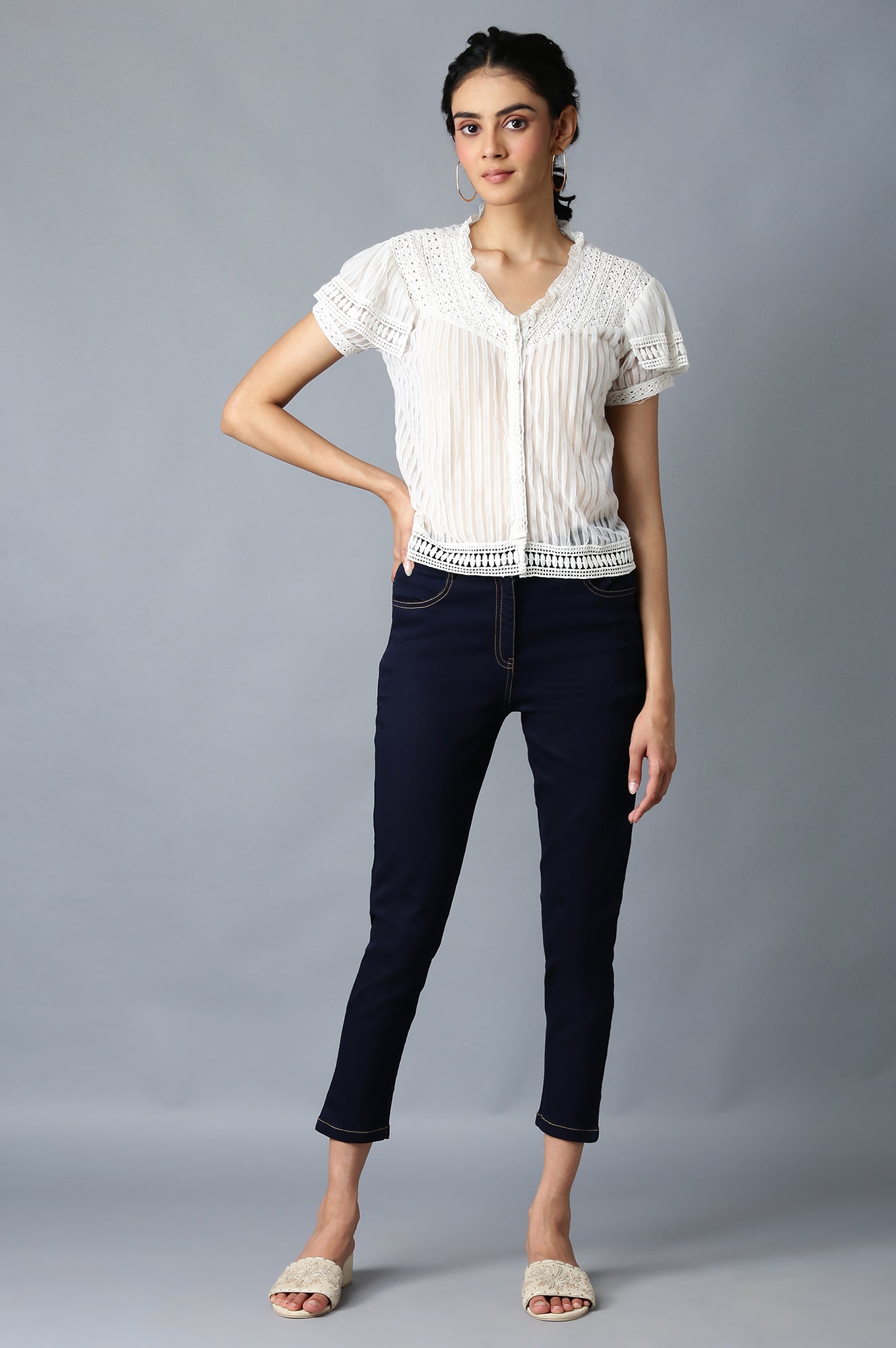 Black Solid Slim Fit Denim Pants With Front Zip