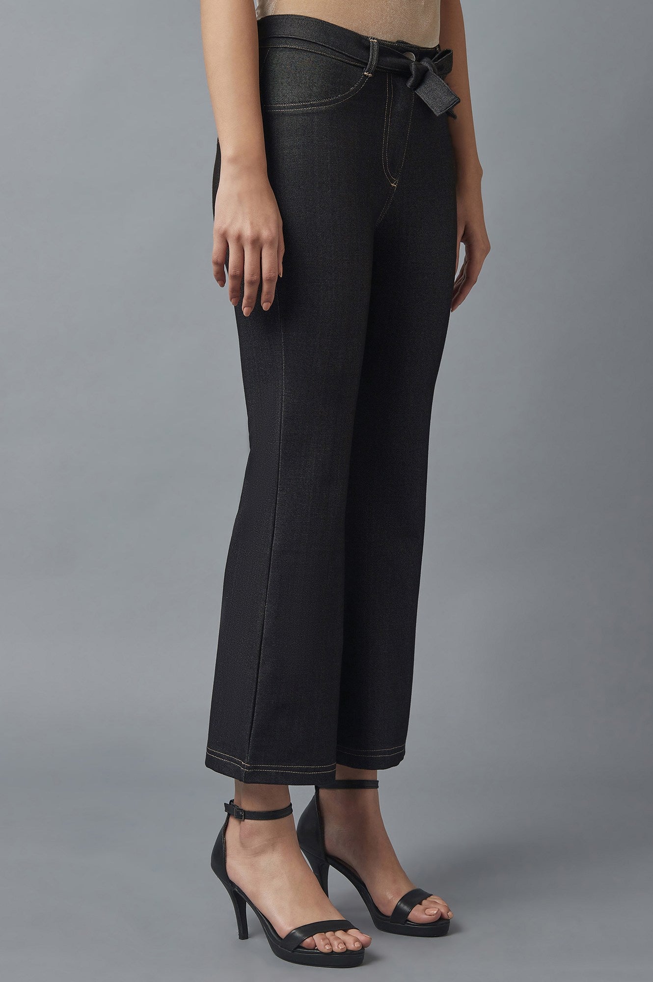 Black Solid Boot Cut Denim Pants With Waist Belt