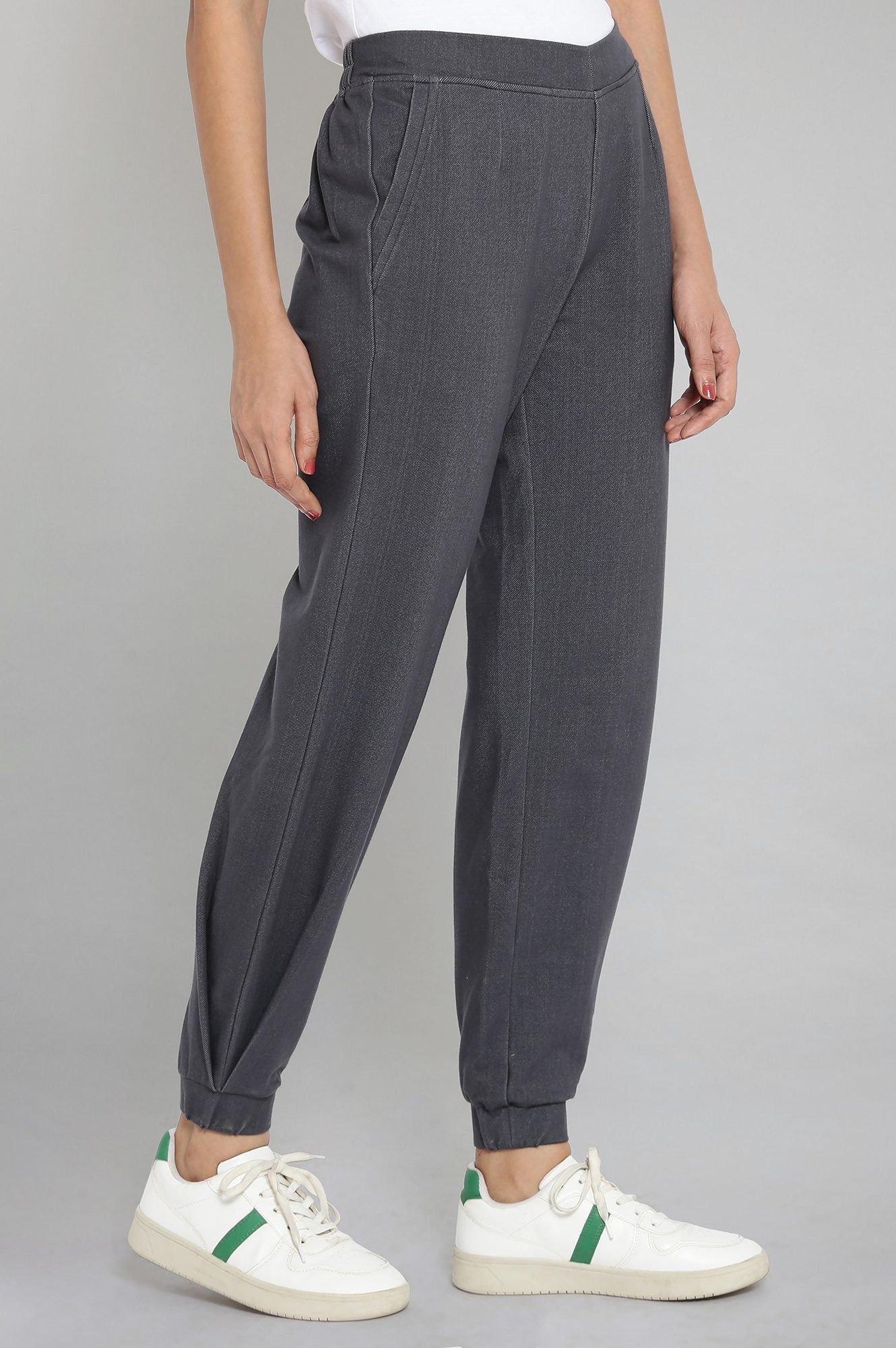 Grey Solid Tapered Cotton Joggers With Elasticated Waist