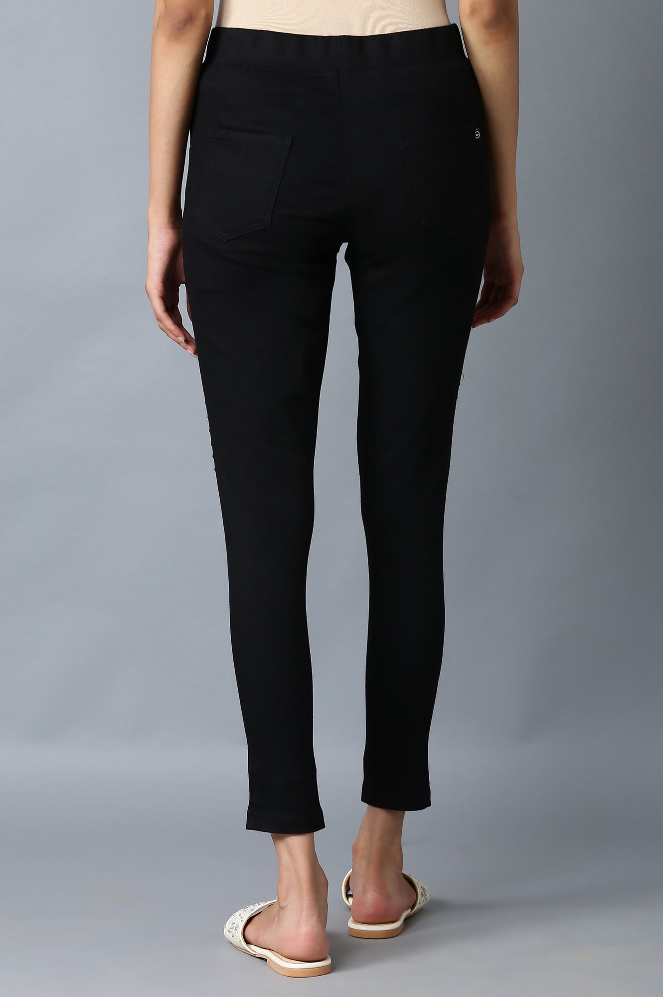 Black Solid Slim Fit Denim Jeggings With Pintuck Detail