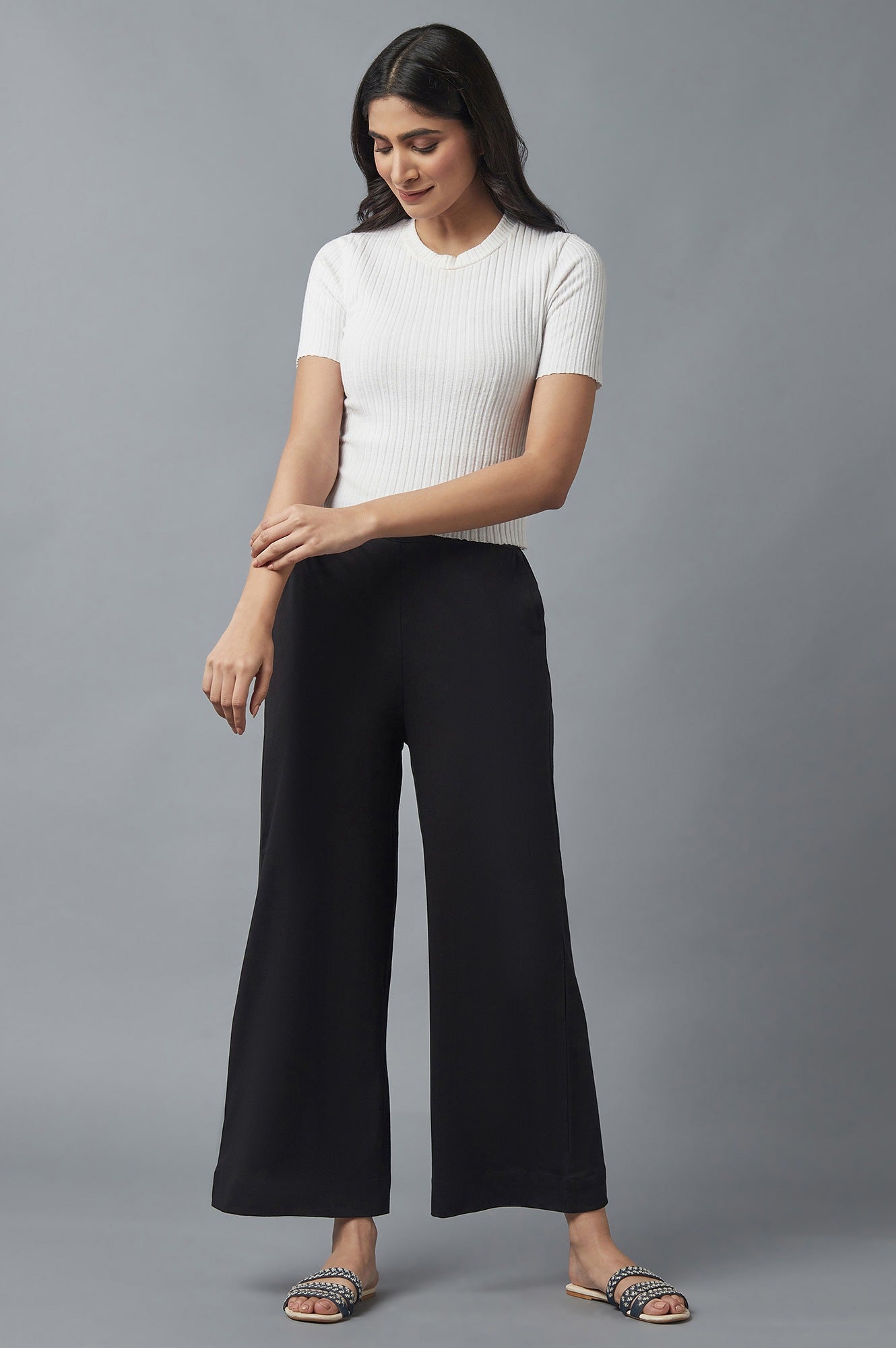 Black Solid Straight Fit Cotton Palazzo With Side Pockets