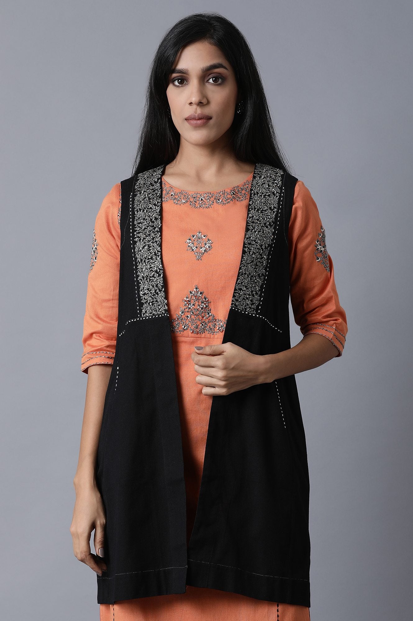 Black Sleeveless Embroidered Shrug