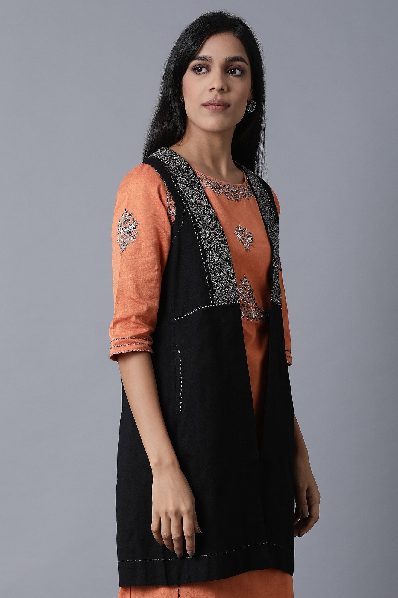 Black Sleeveless Embroidered Shrug