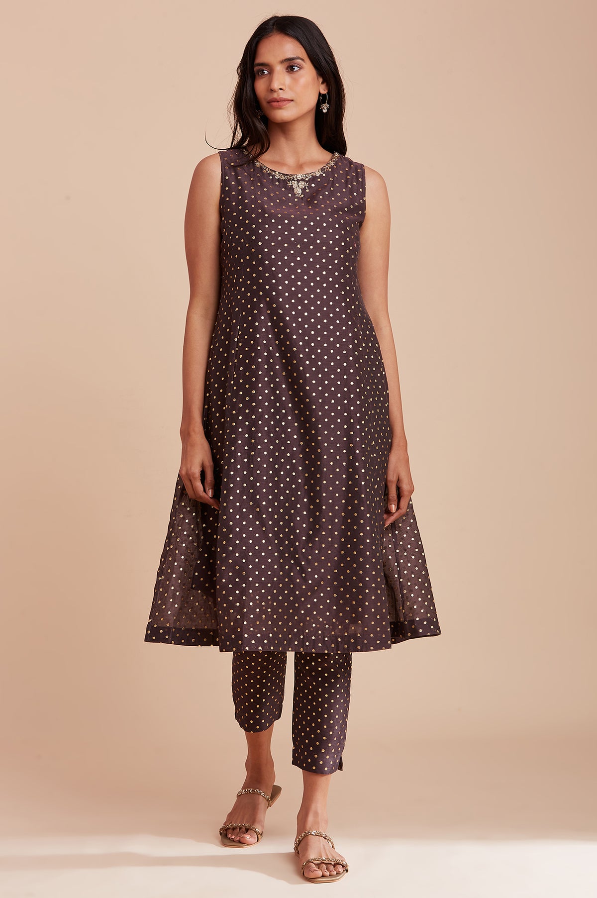 Dark Brown Sleeveless Jacquard kurta - XS