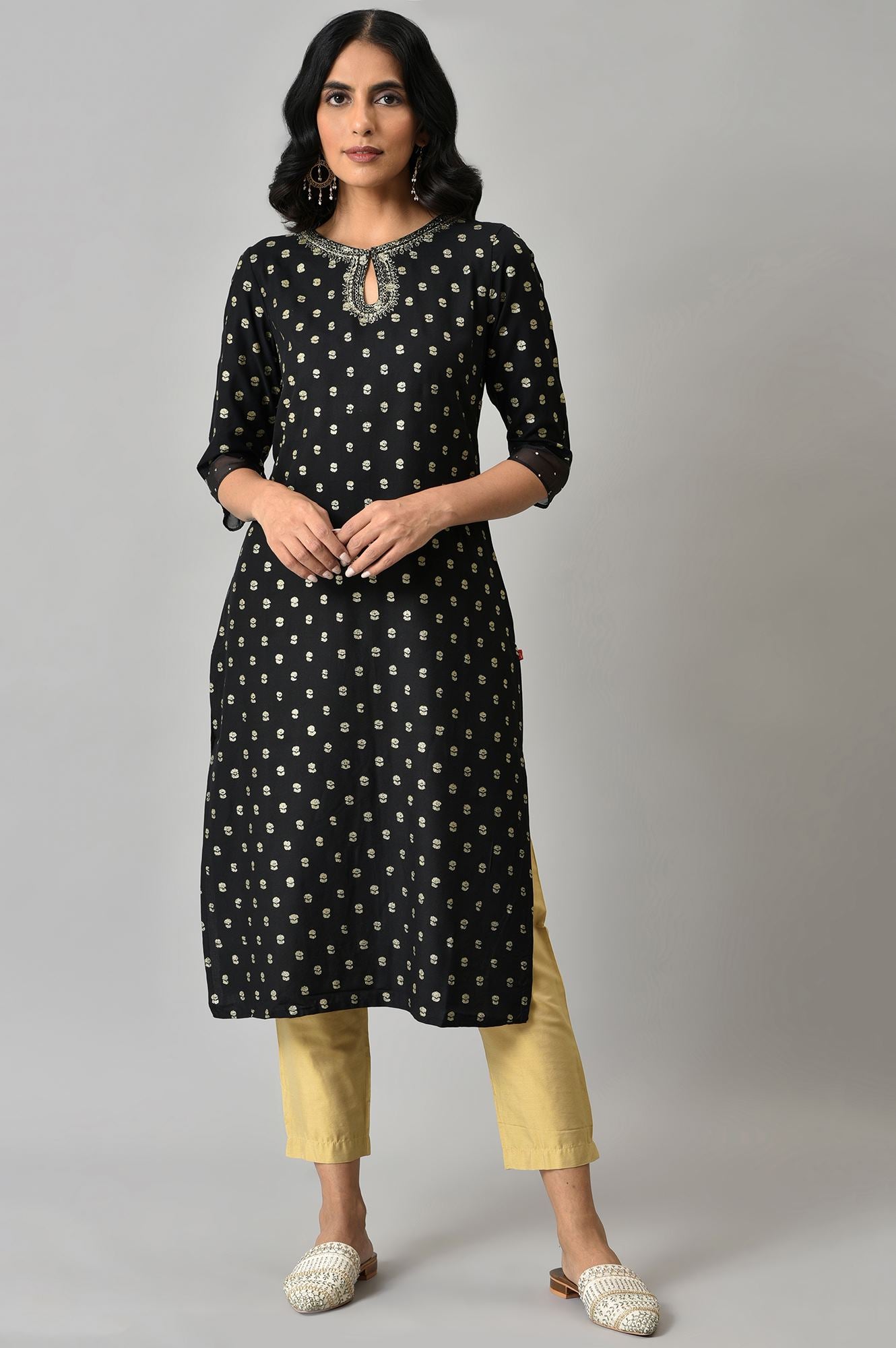 Black Printed kurta With Embroidery And Sequins