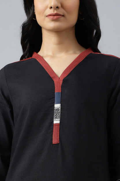 Black Solid kurta With Printed Placket - wforwoman