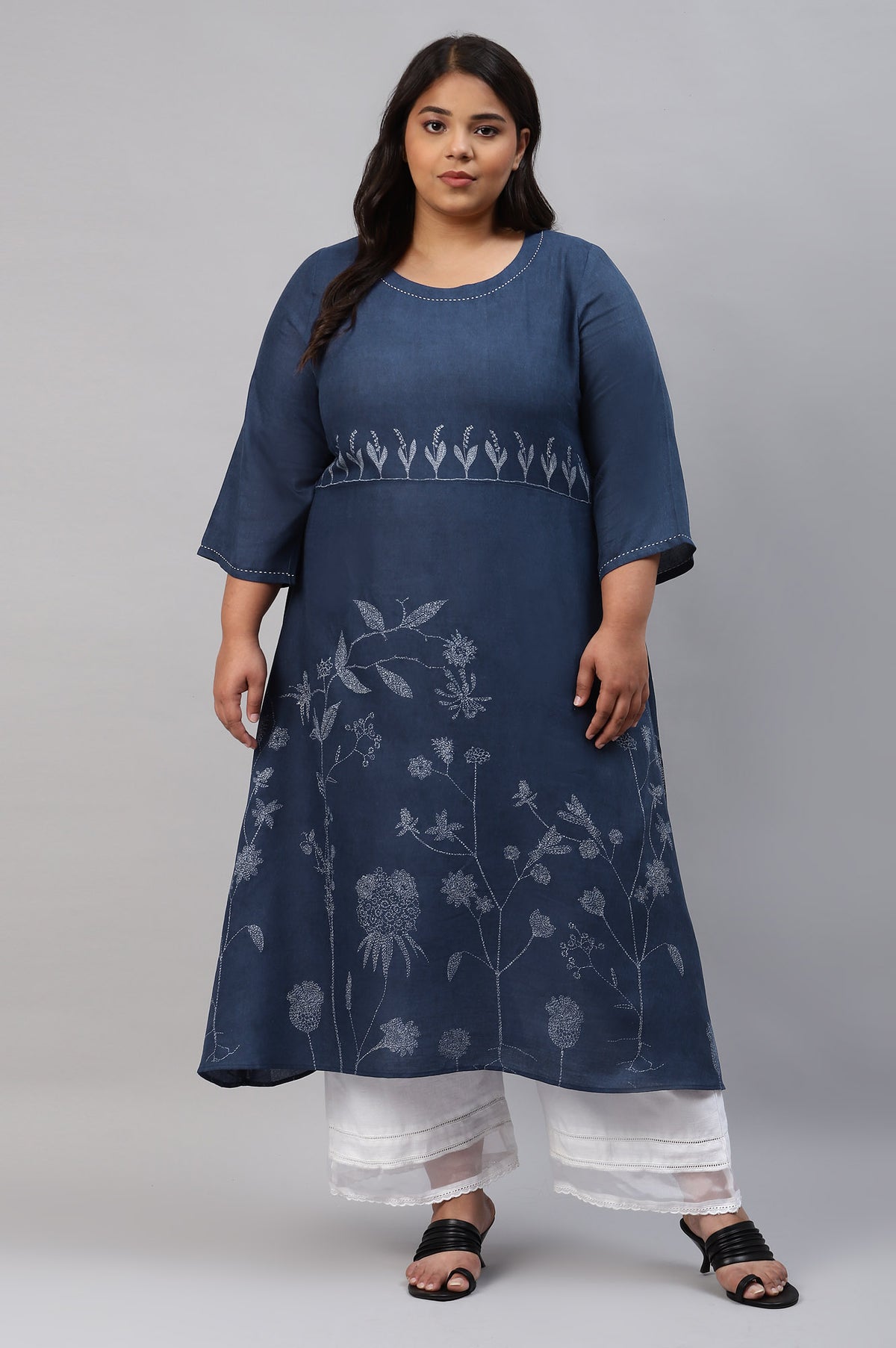 Plus Size Indo Floral kurta With Kantha Details - XS