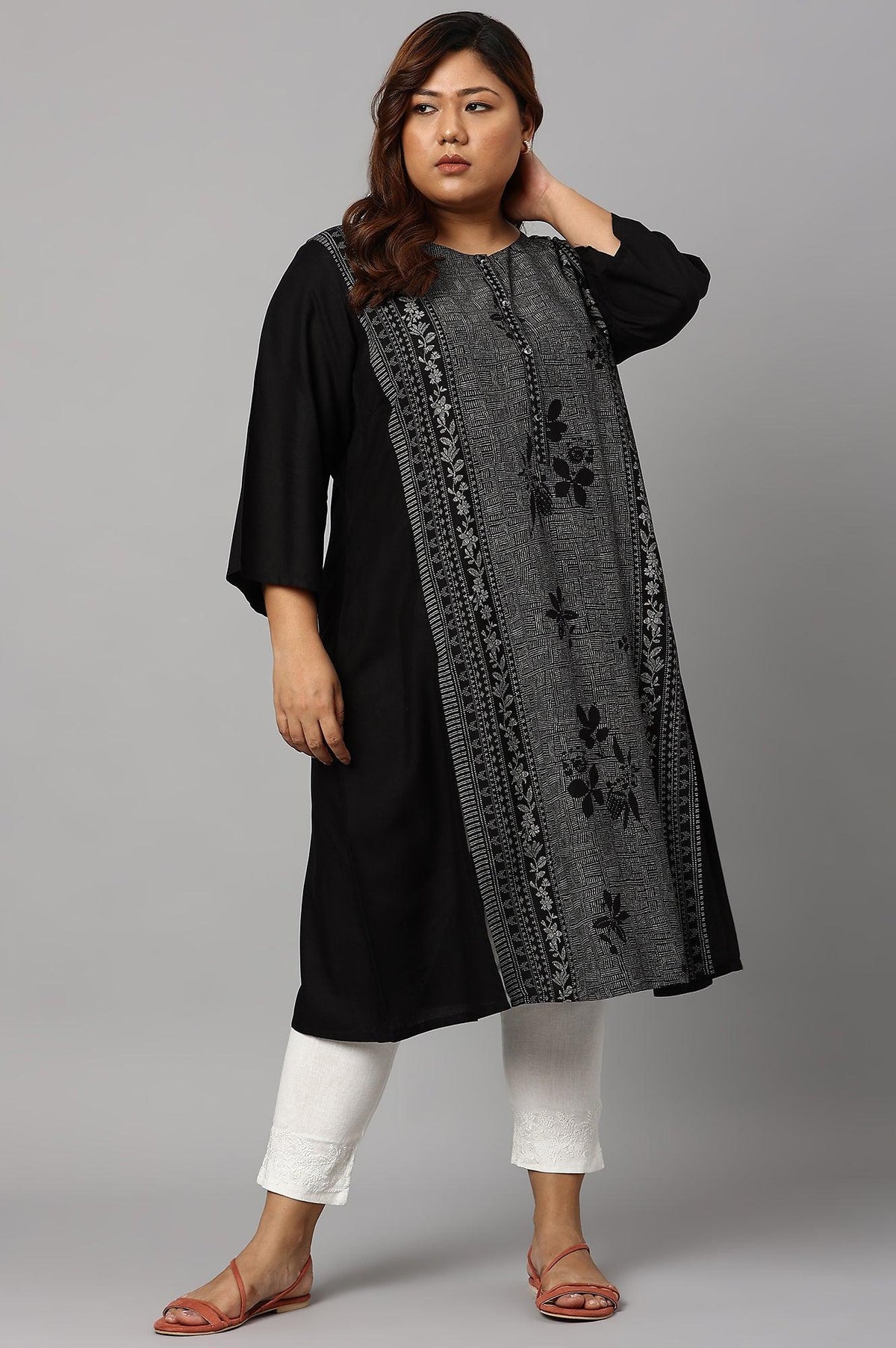 Plus Size Black Panelled kurta With Front Slit - XS