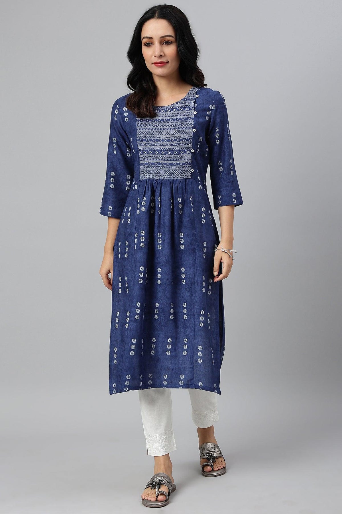 Indigo Thread Embroidered Rayon kurta - S