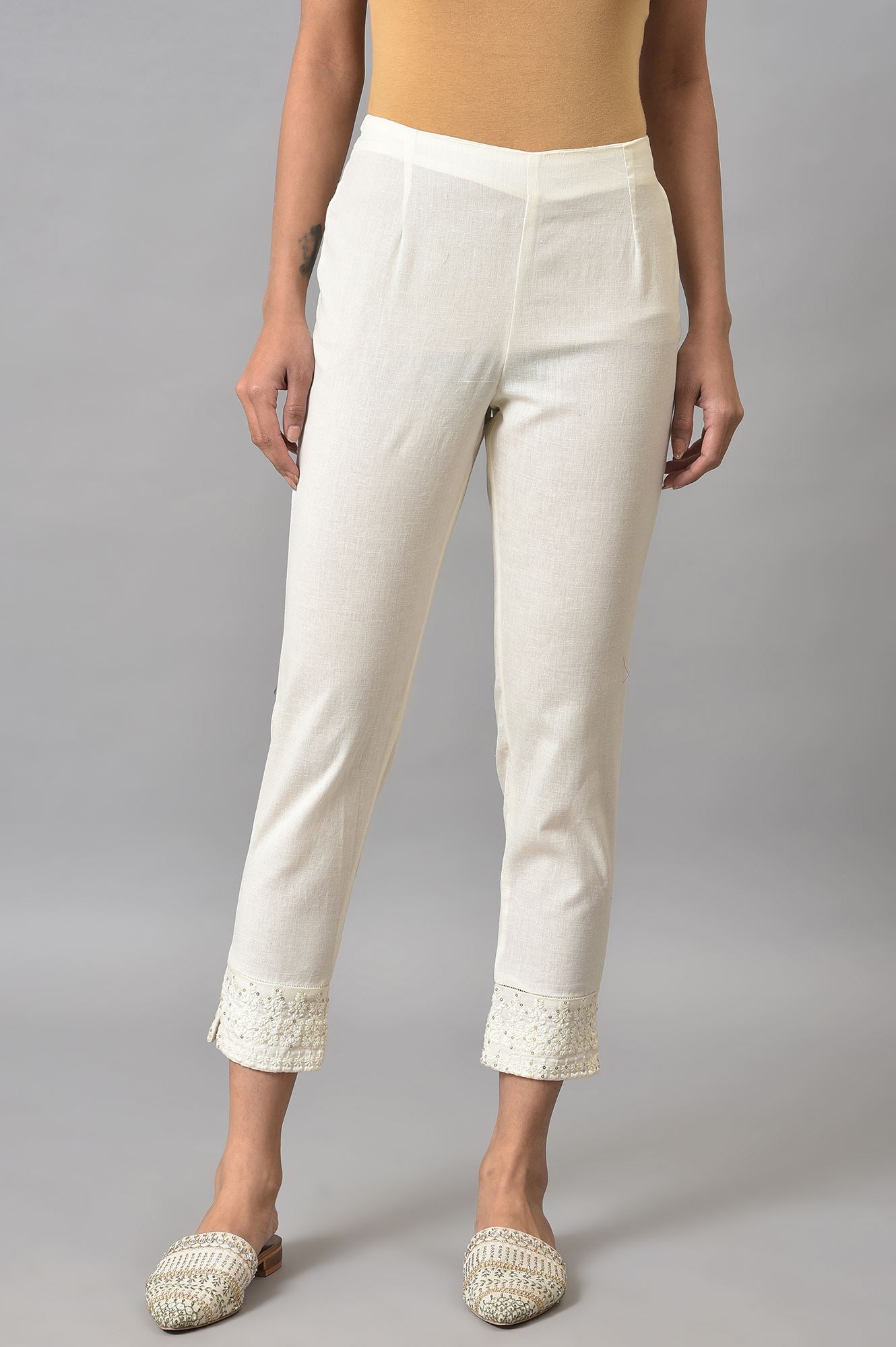 White Solid Embroidered Slim Cotton Pant