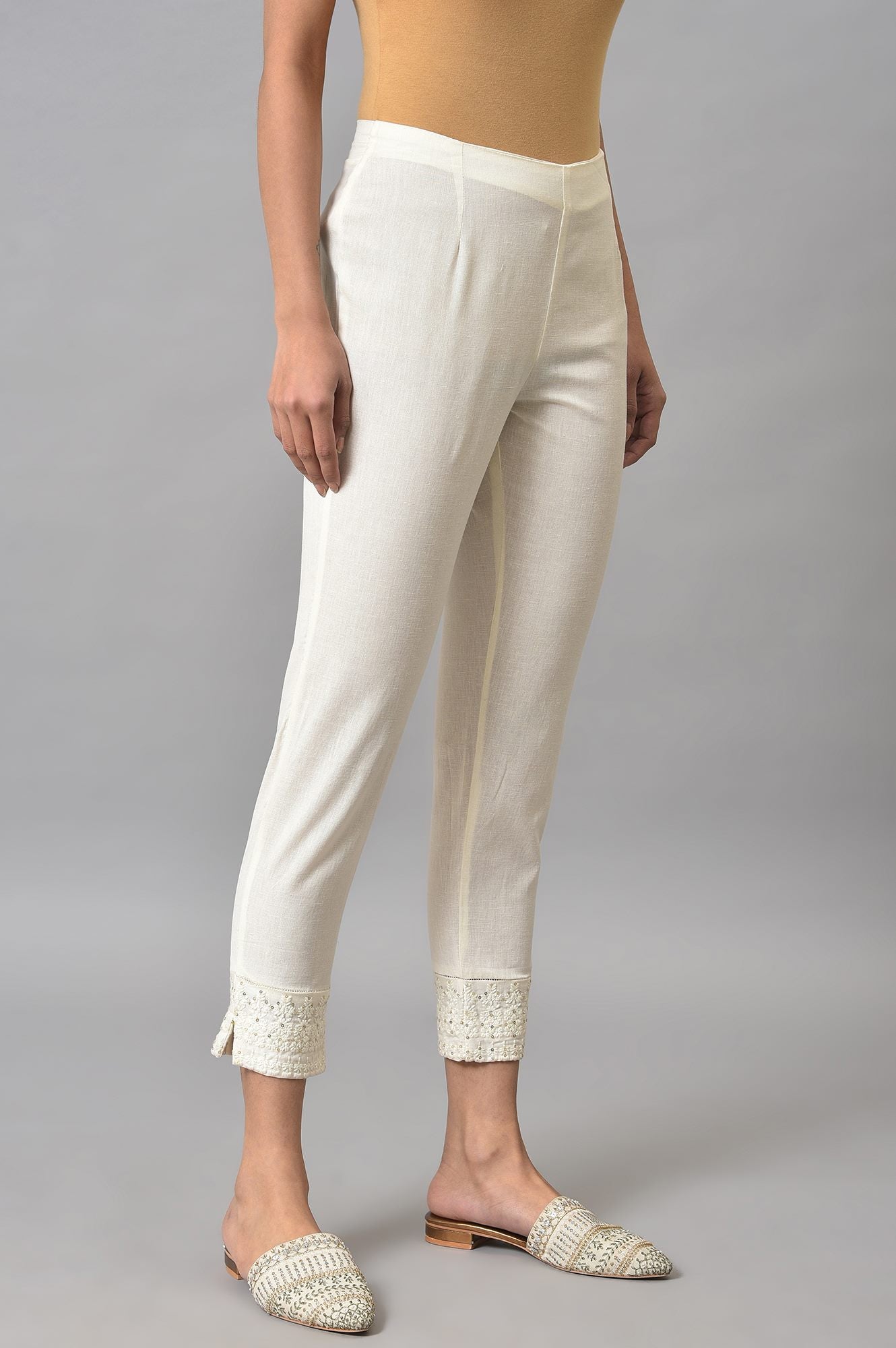 White Solid Embroidered Slim Cotton Pant