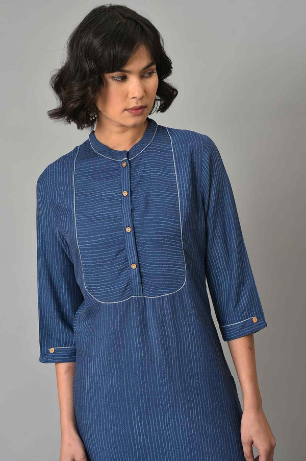 Blue Stripes Printed A-Line kurta With Black Tights