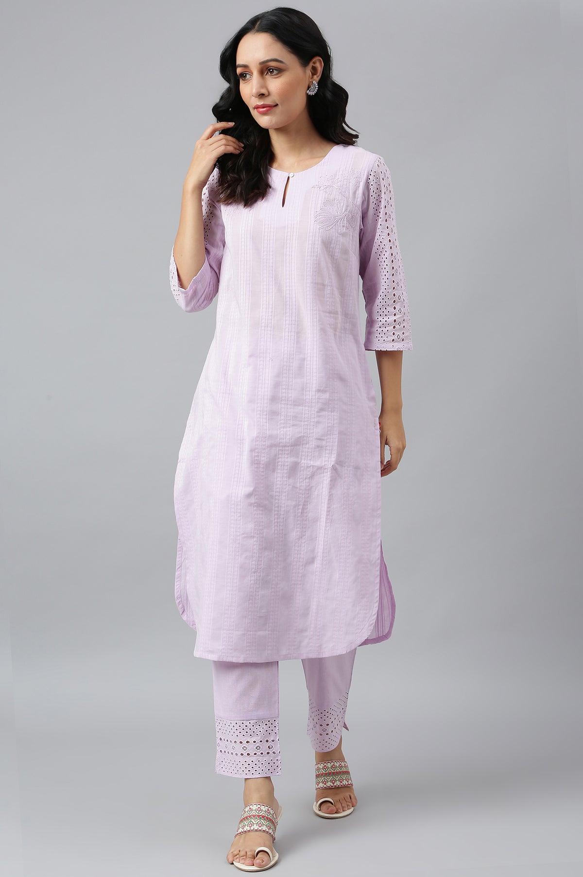 Lavenden Textured Schffli kurta With Pants. - XS