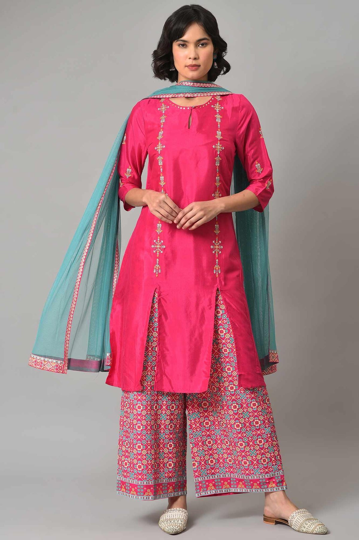 Pink Embroidered kurta With Printed Parallel Pants And Light Blue Mesh Dupatta - XS
