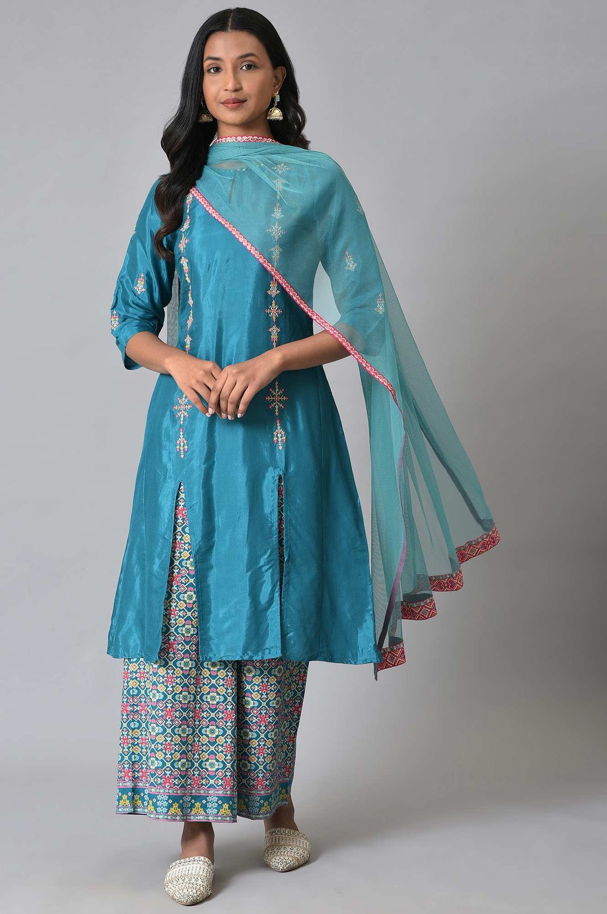 Blue Embroidered kurta Set - XS