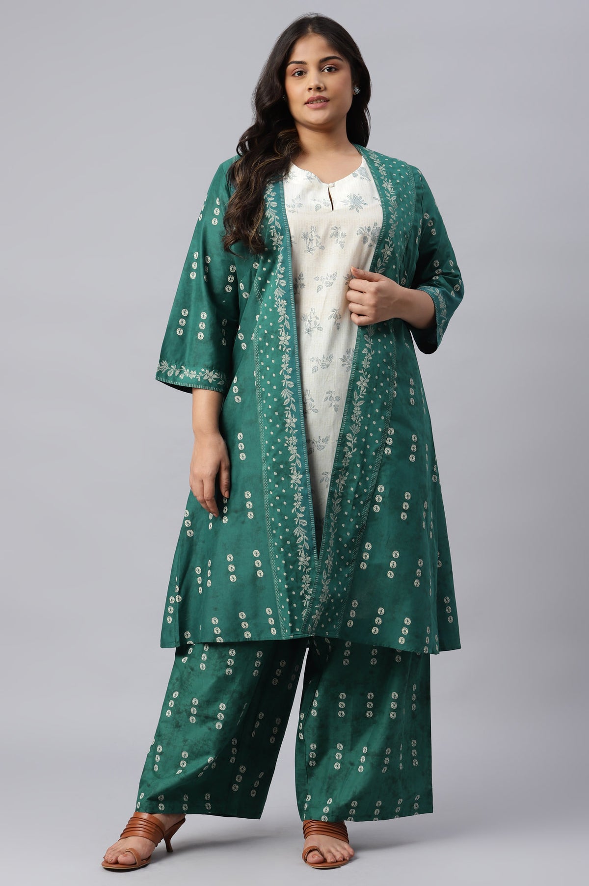 Green Plus Size Printed Gillet With Off-White kurta And Green Parallel Pants Set - 20